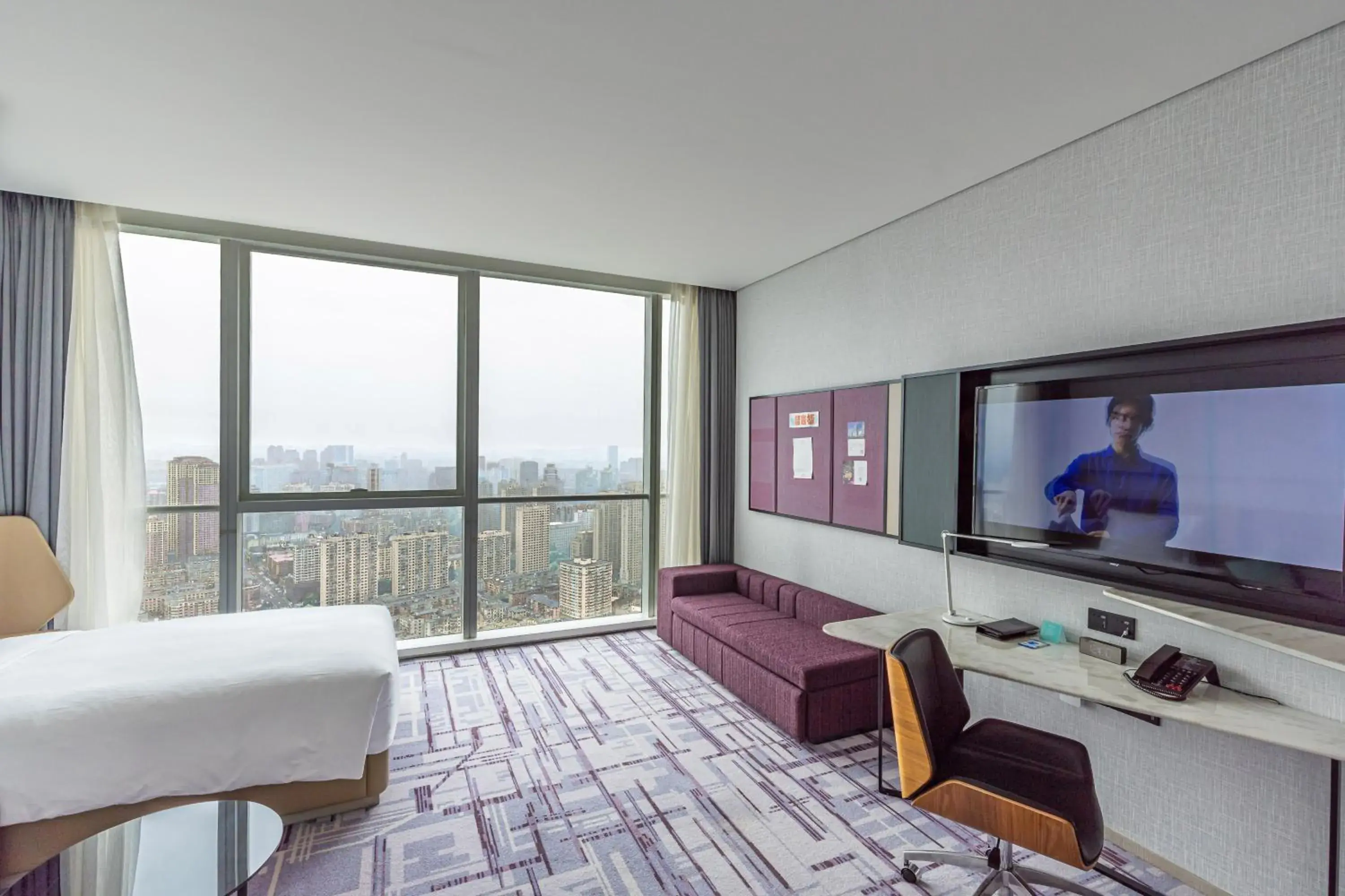 Bed in Crowne Plaza Dalian Xinghai by IHG Bed in Crowne Plaza Dalian Xinghai by IHG