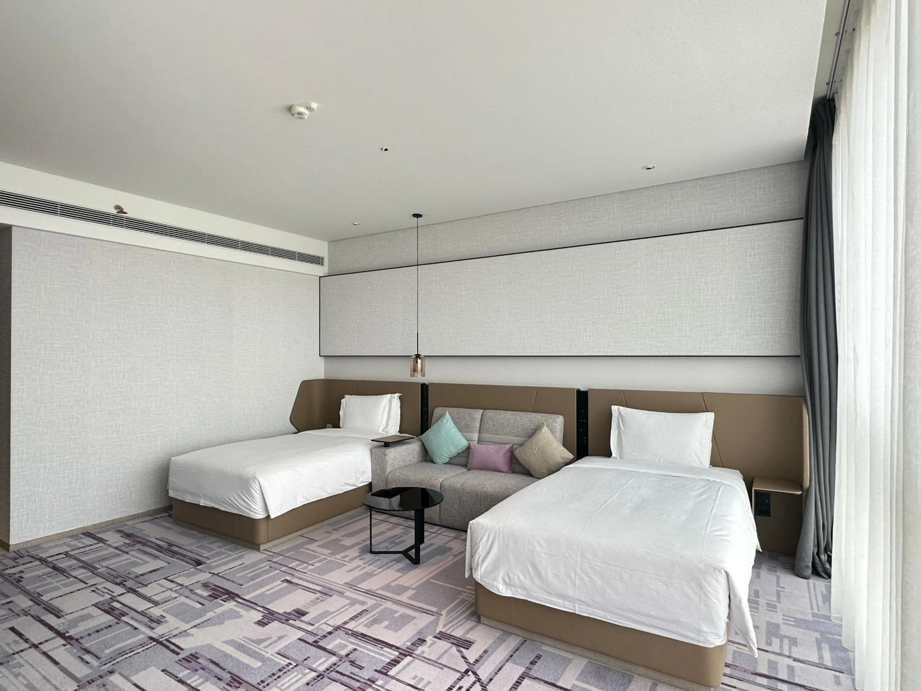 Bed in Crowne Plaza Dalian Xinghai by IHG