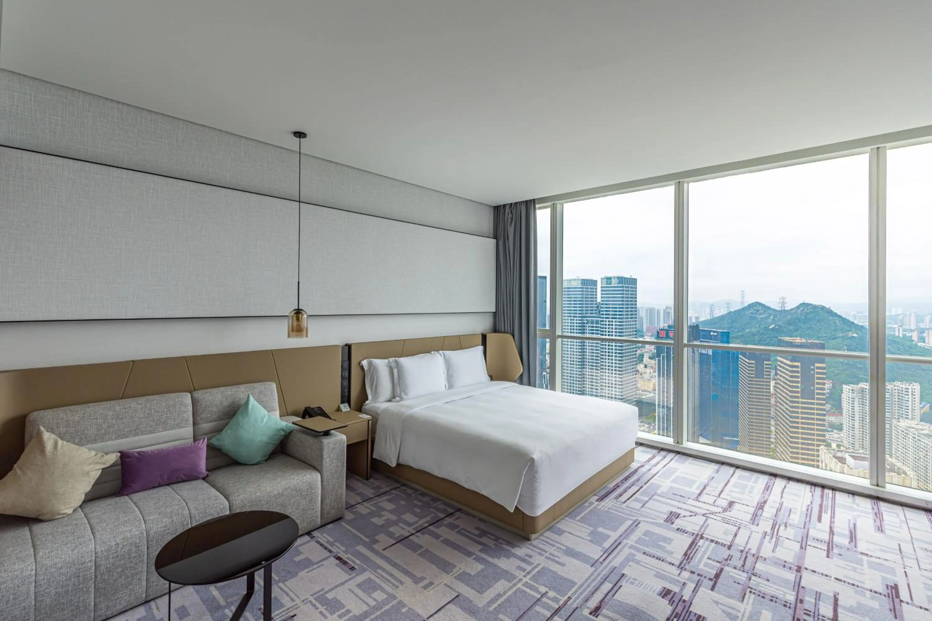 Bed in Crowne Plaza Dalian Xinghai by IHG