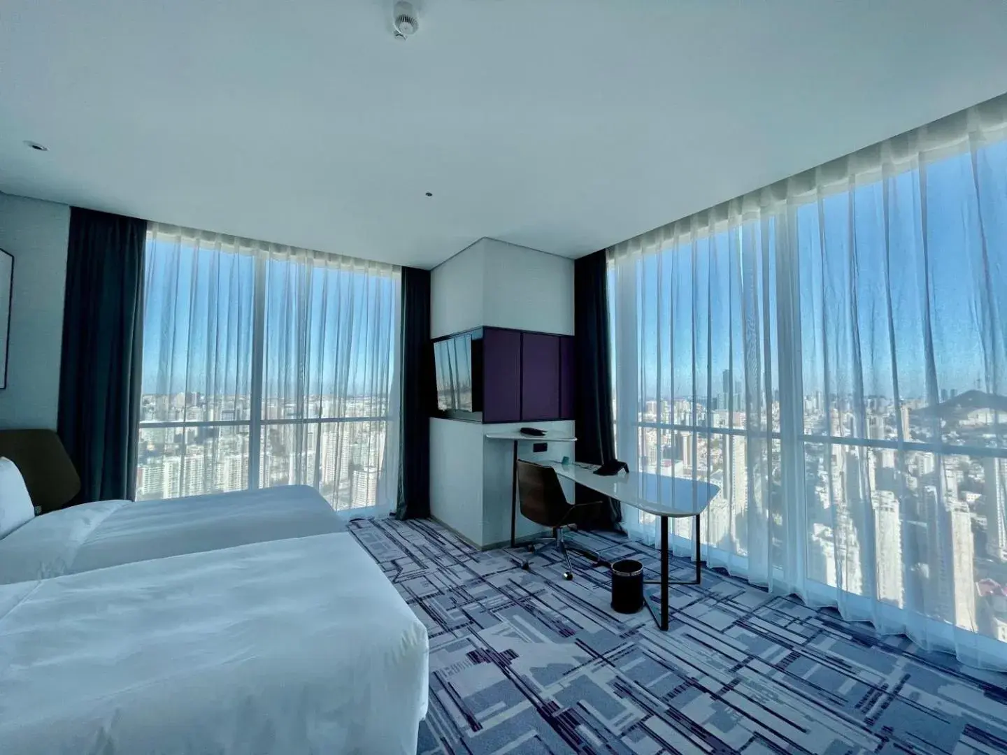Bed in Crowne Plaza Dalian Xinghai by IHG Bed in Crowne Plaza Dalian Xinghai by IHG