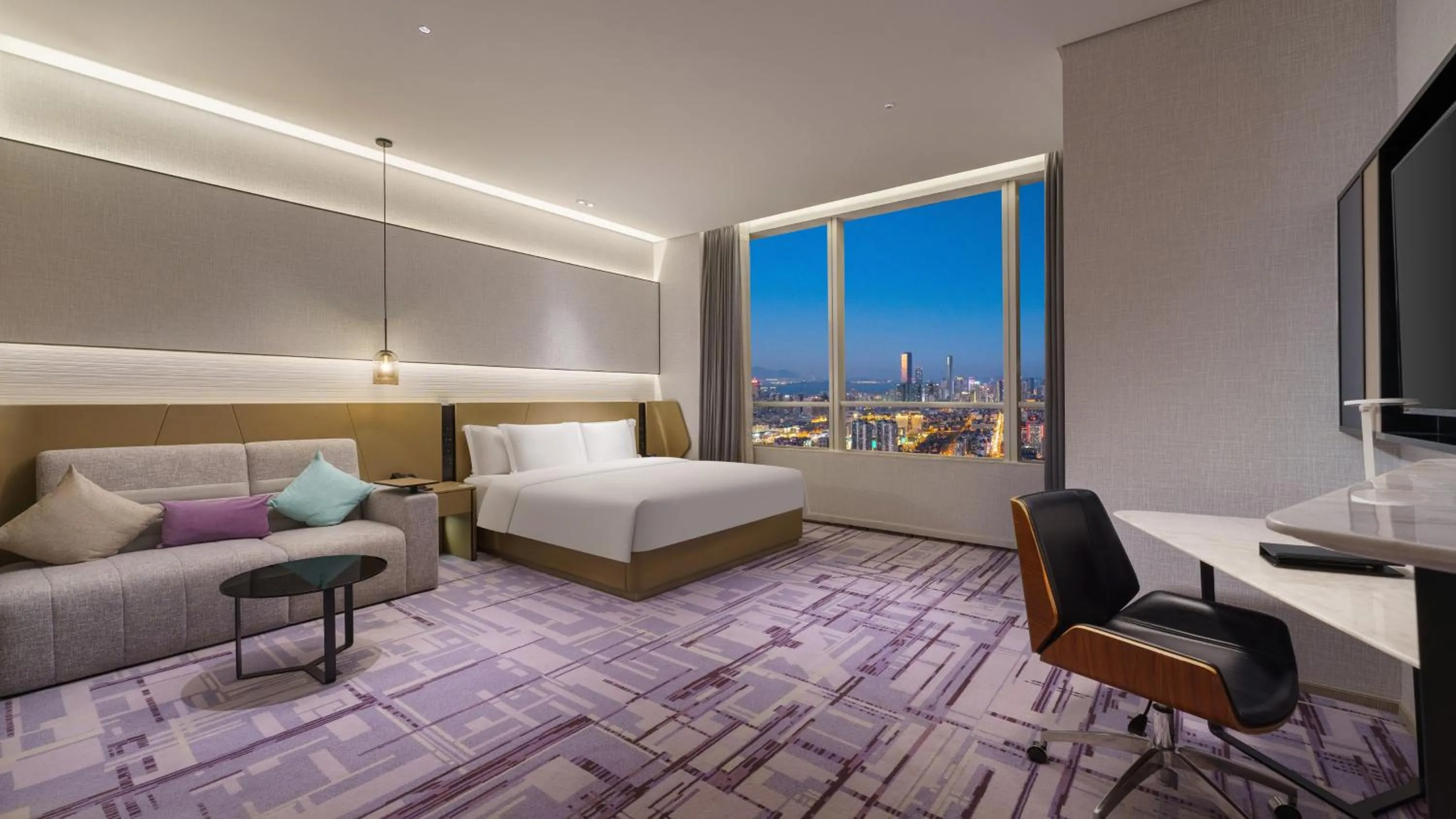 Photo of the whole room, Bed in Crowne Plaza Dalian Xinghai by IHG