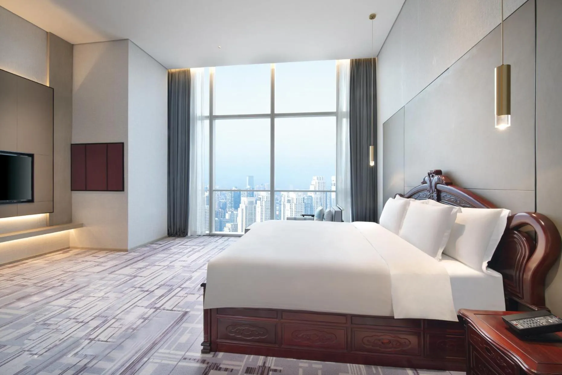 Bed in Crowne Plaza Dalian Xinghai by IHG
