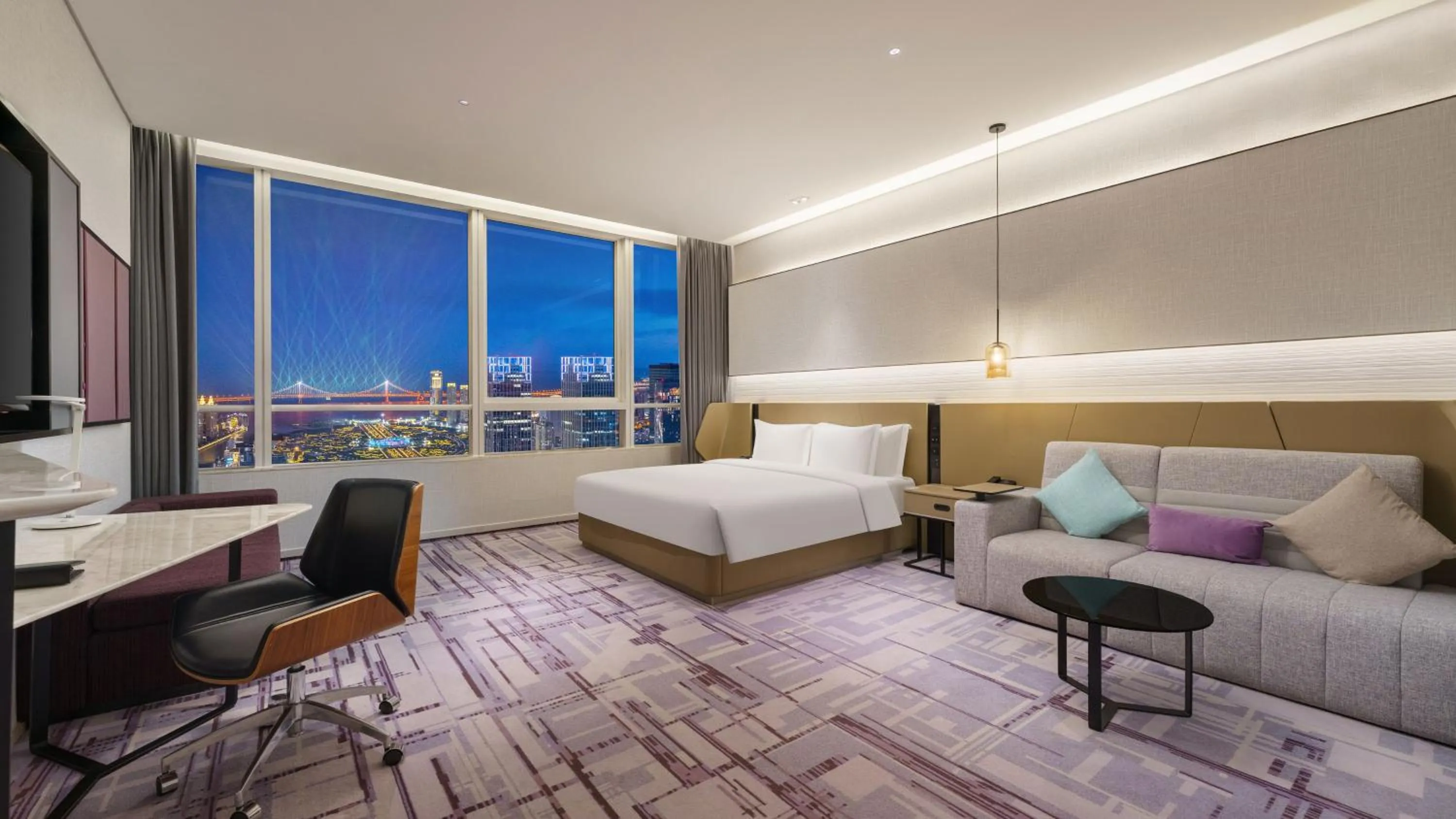 Photo of the whole room, Bed in Crowne Plaza Dalian Xinghai by IHG