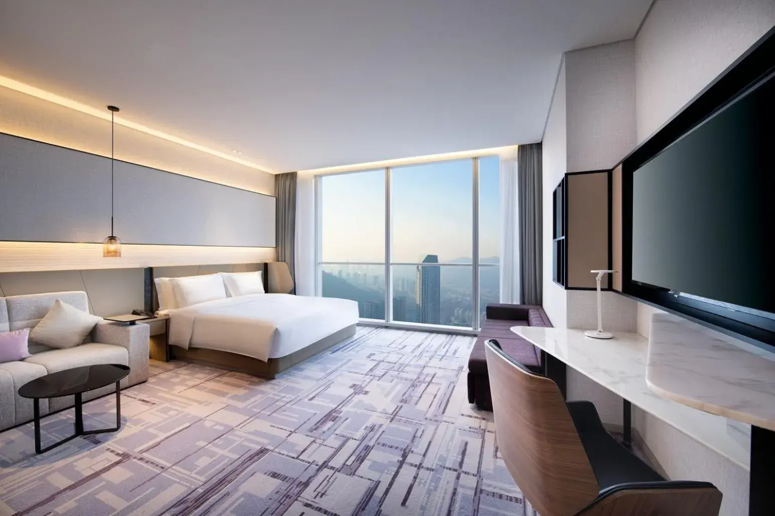 Bed in Crowne Plaza Dalian Xinghai by IHG Bed in Crowne Plaza Dalian Xinghai by IHG