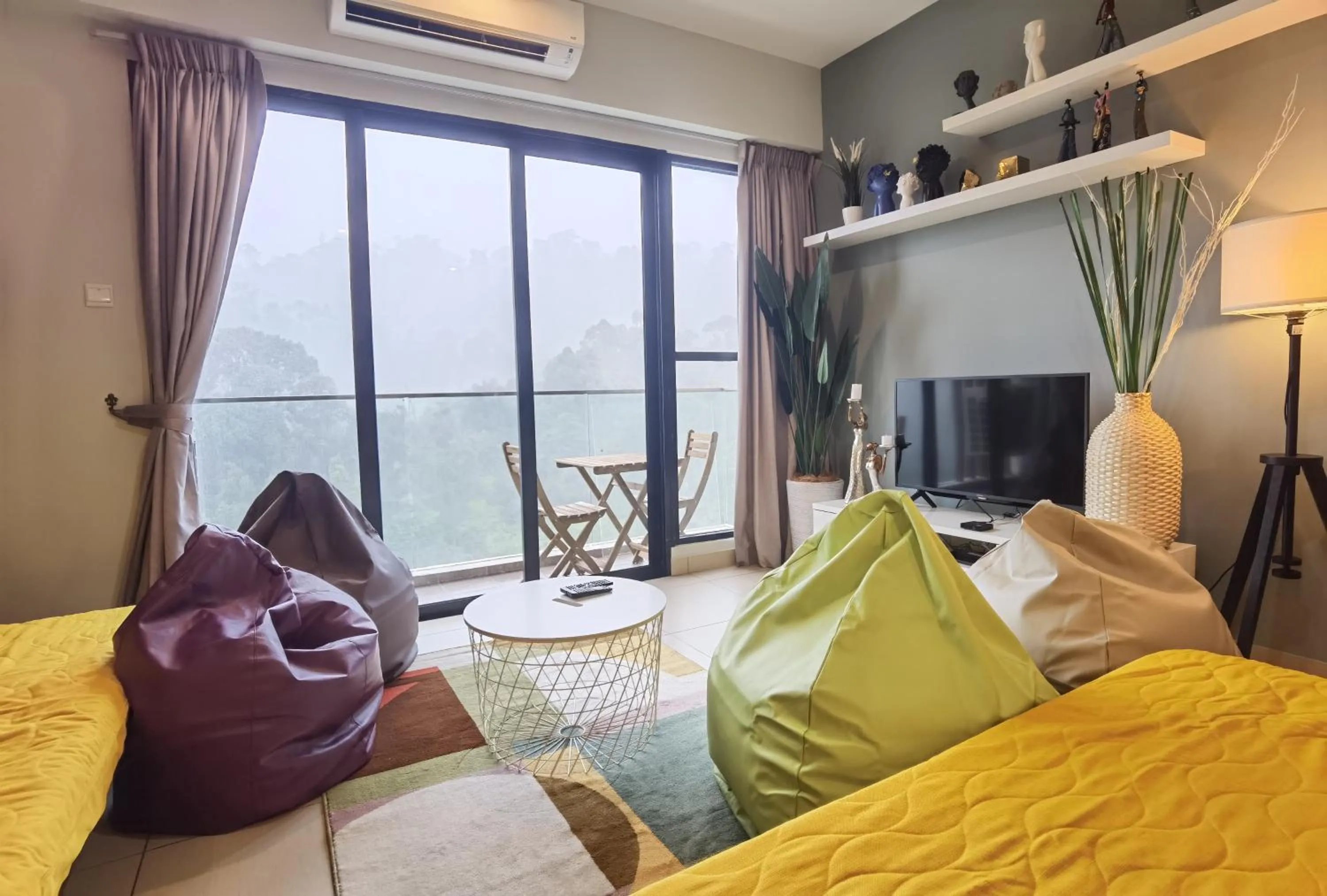 Living room, Bed in The Bear@Midhill Genting Highlands (Free WiFi)