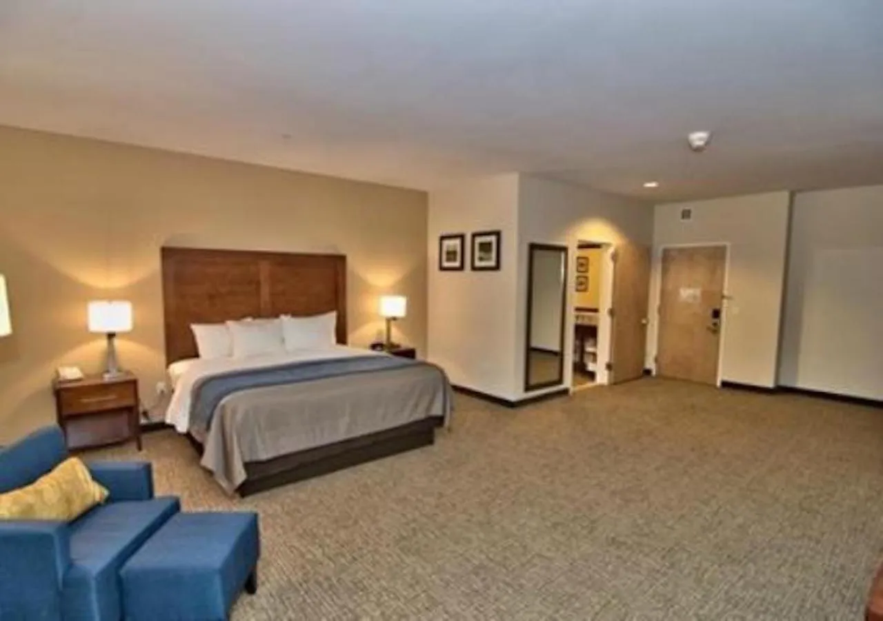 Bed in Comfort Inn Apalachin - Binghamton W Route 17