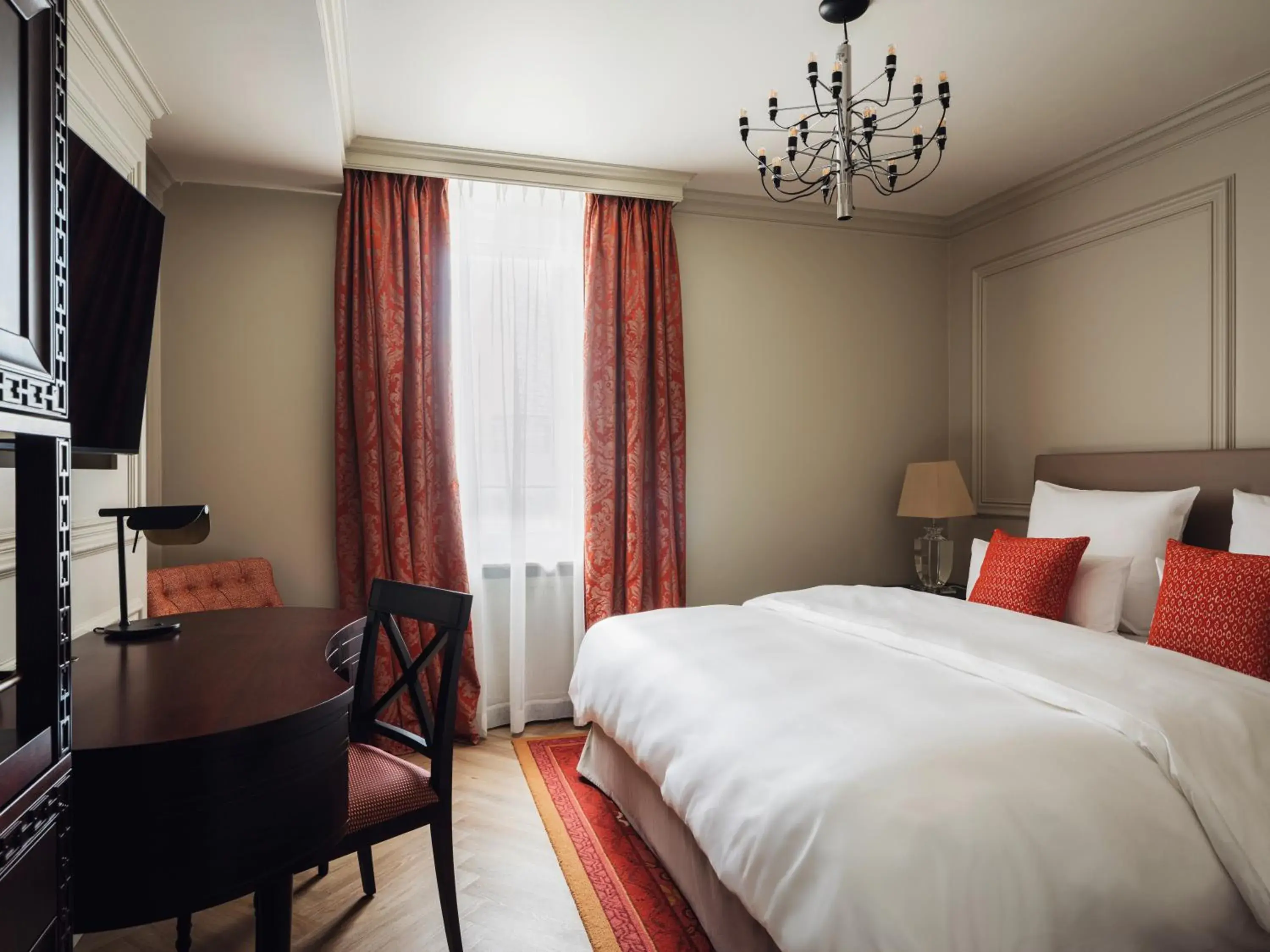 Deluxe Room in Taj Hessischer Hof Frankfurt Deluxe Room in Taj Hessischer Hof Frankfurt
