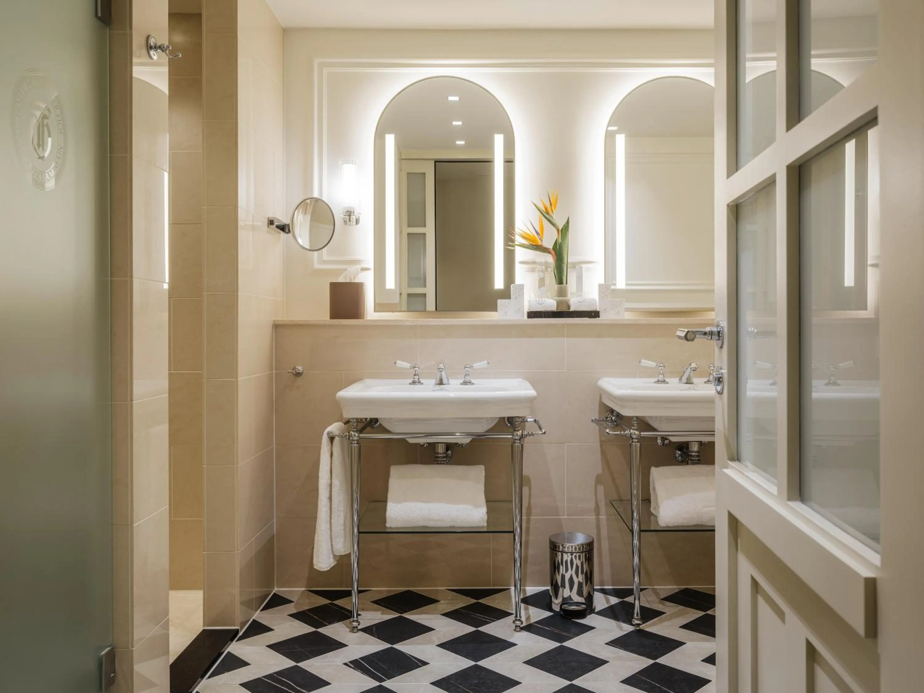 Large Twin Room in Taj Hessischer Hof Frankfurt