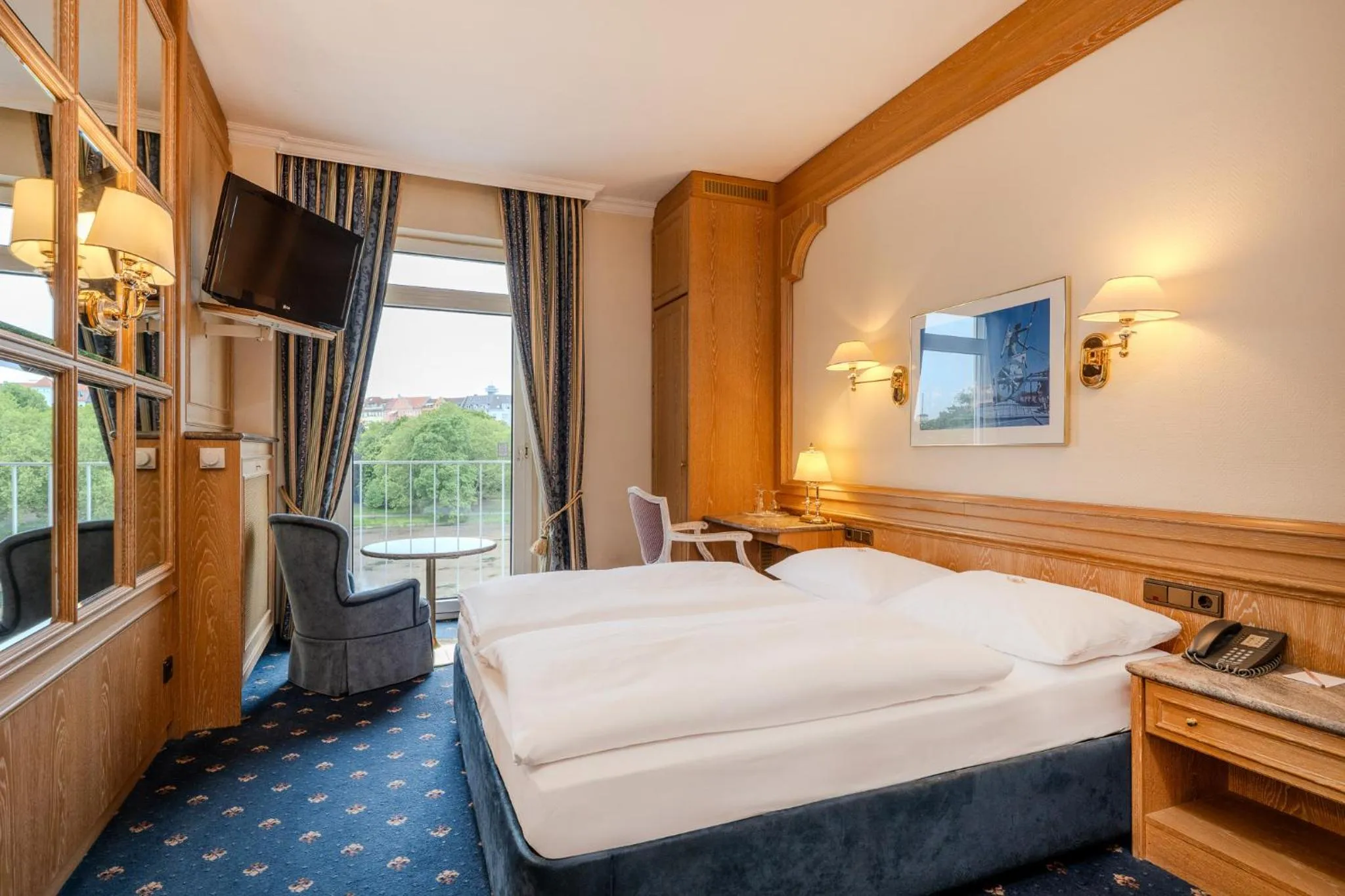 Photo of the whole room, Bed in Ringhotel Seehof