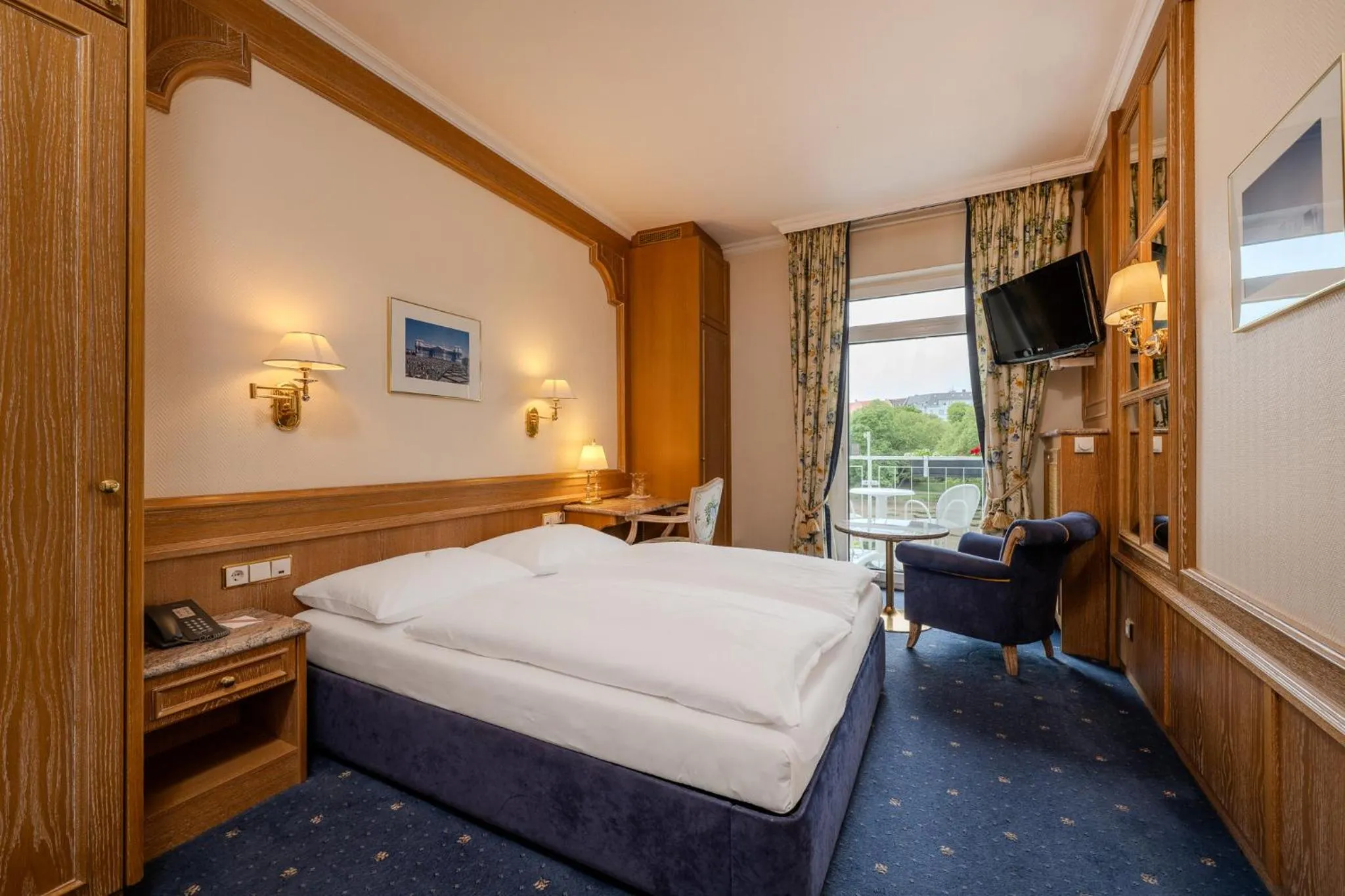 Photo of the whole room, Bed in Ringhotel Seehof