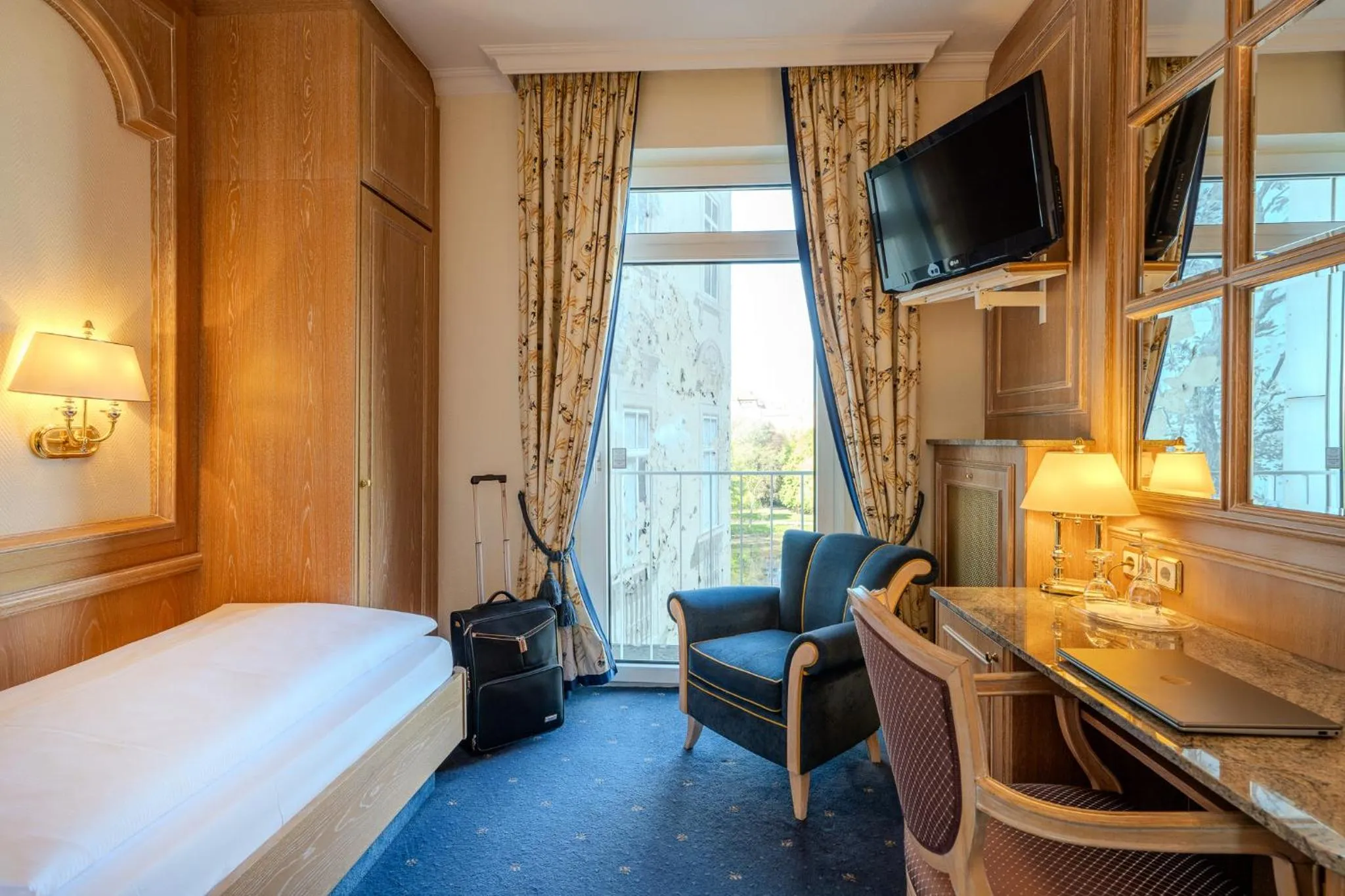 Photo of the whole room, Bed in Ringhotel Seehof