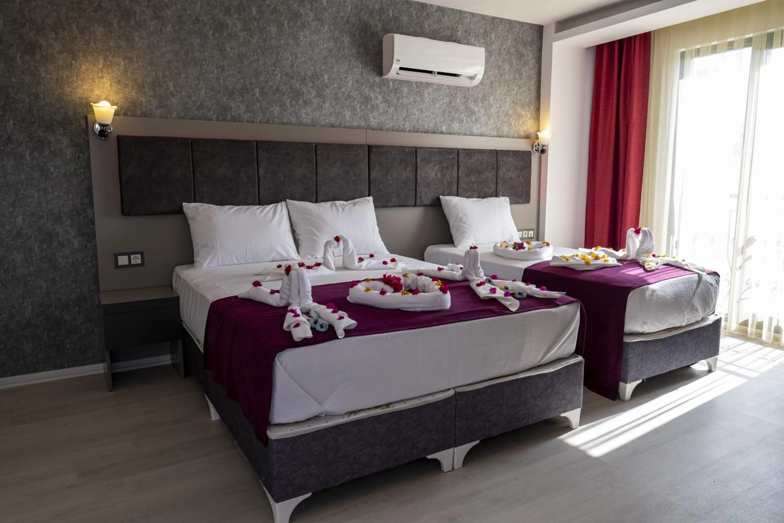 Bed in TAMARA Business Otel