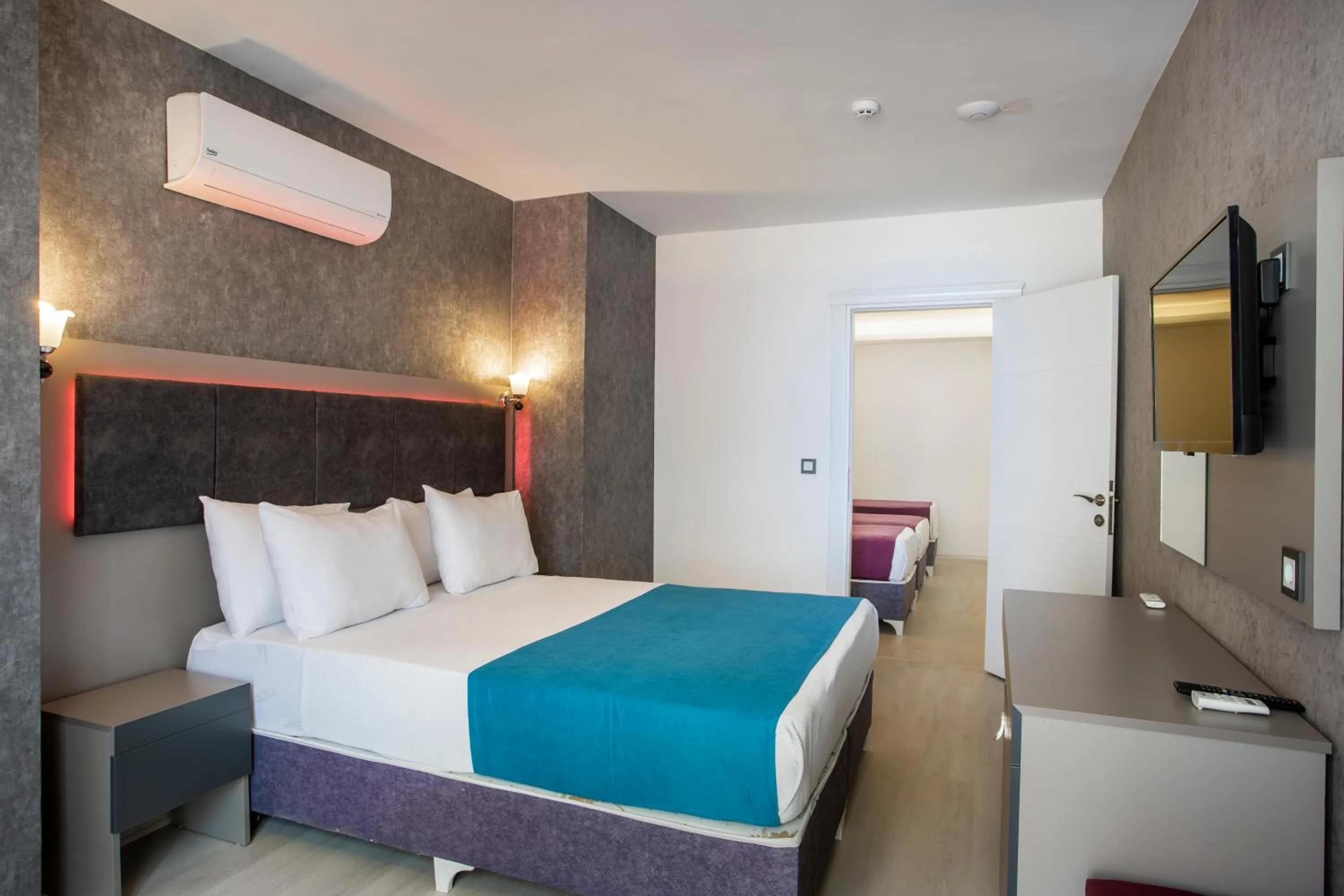 Bed in TAMARA Business Otel