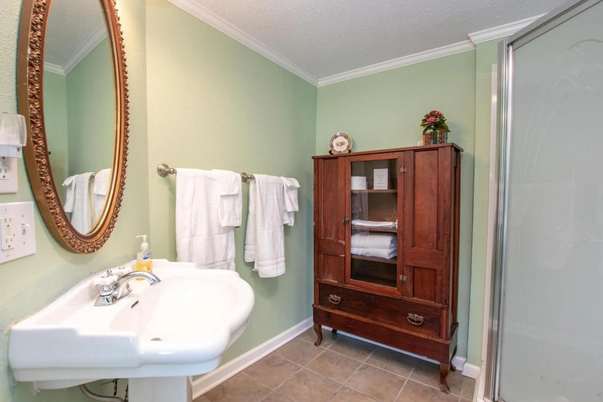Bathroom in 1913 Badin Inn