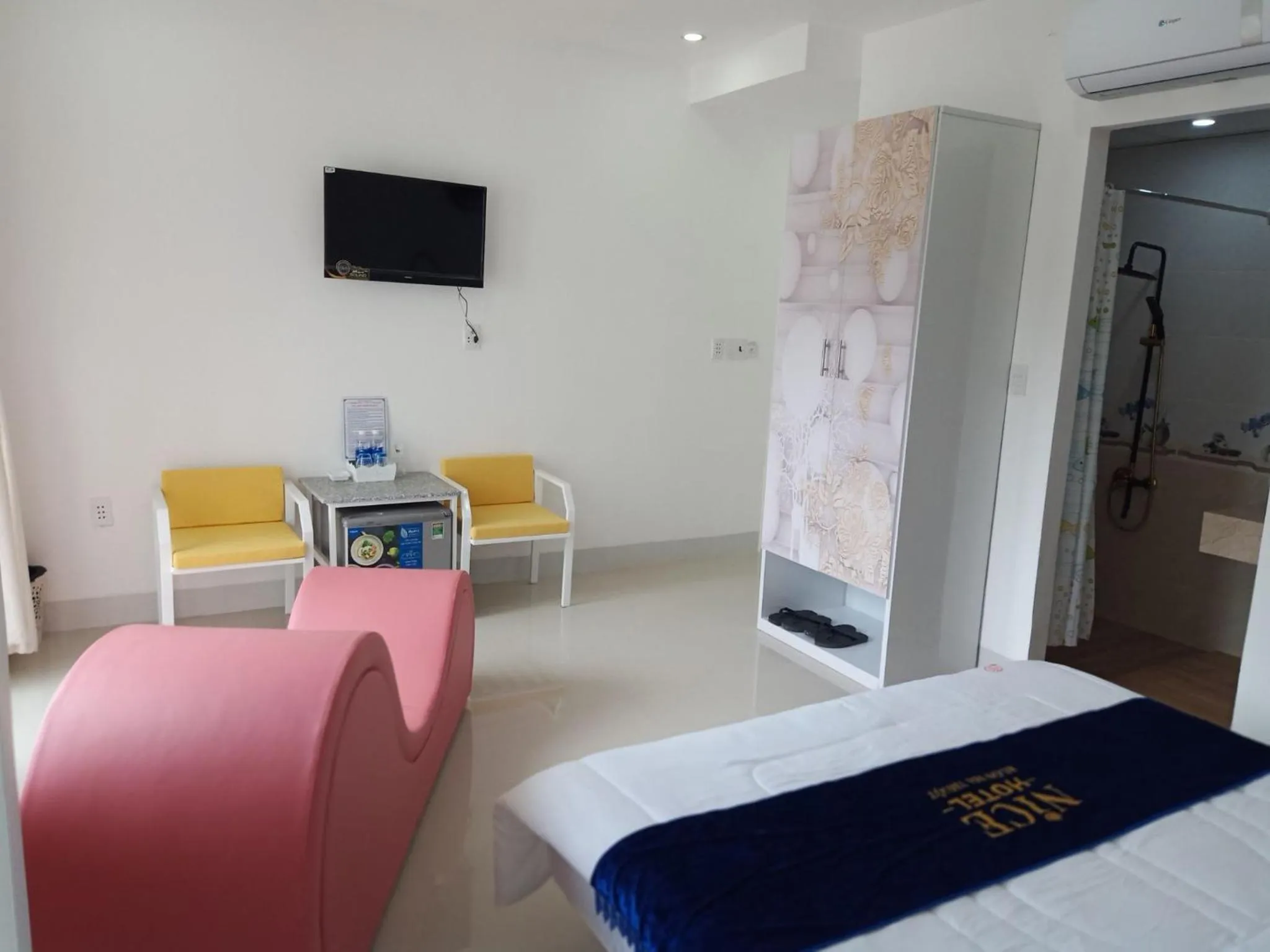 Bedroom, Bed in Nice Hotel Buôn Ma Thuột