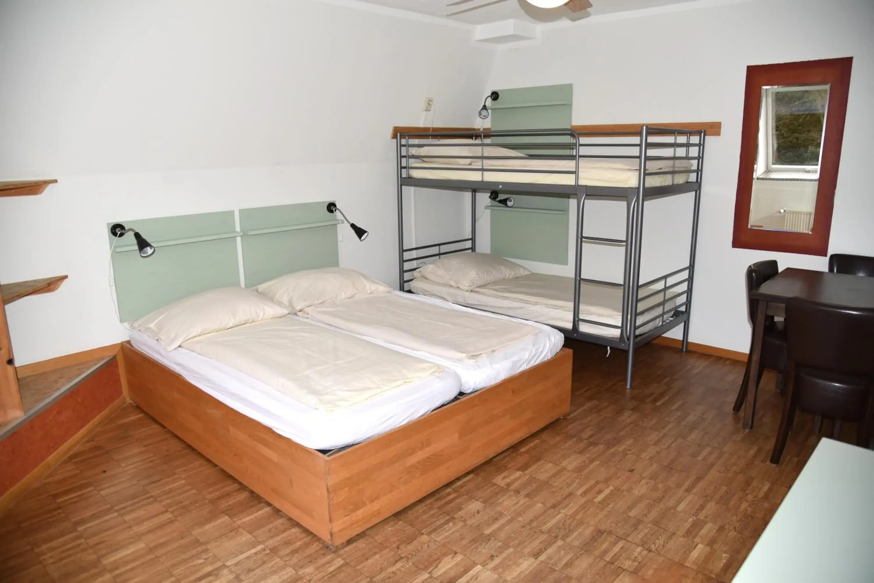Family Room with Shared Bathroom in Hostel Alex 30 Family Room with Shared Bathroom in Hostel Alex 30