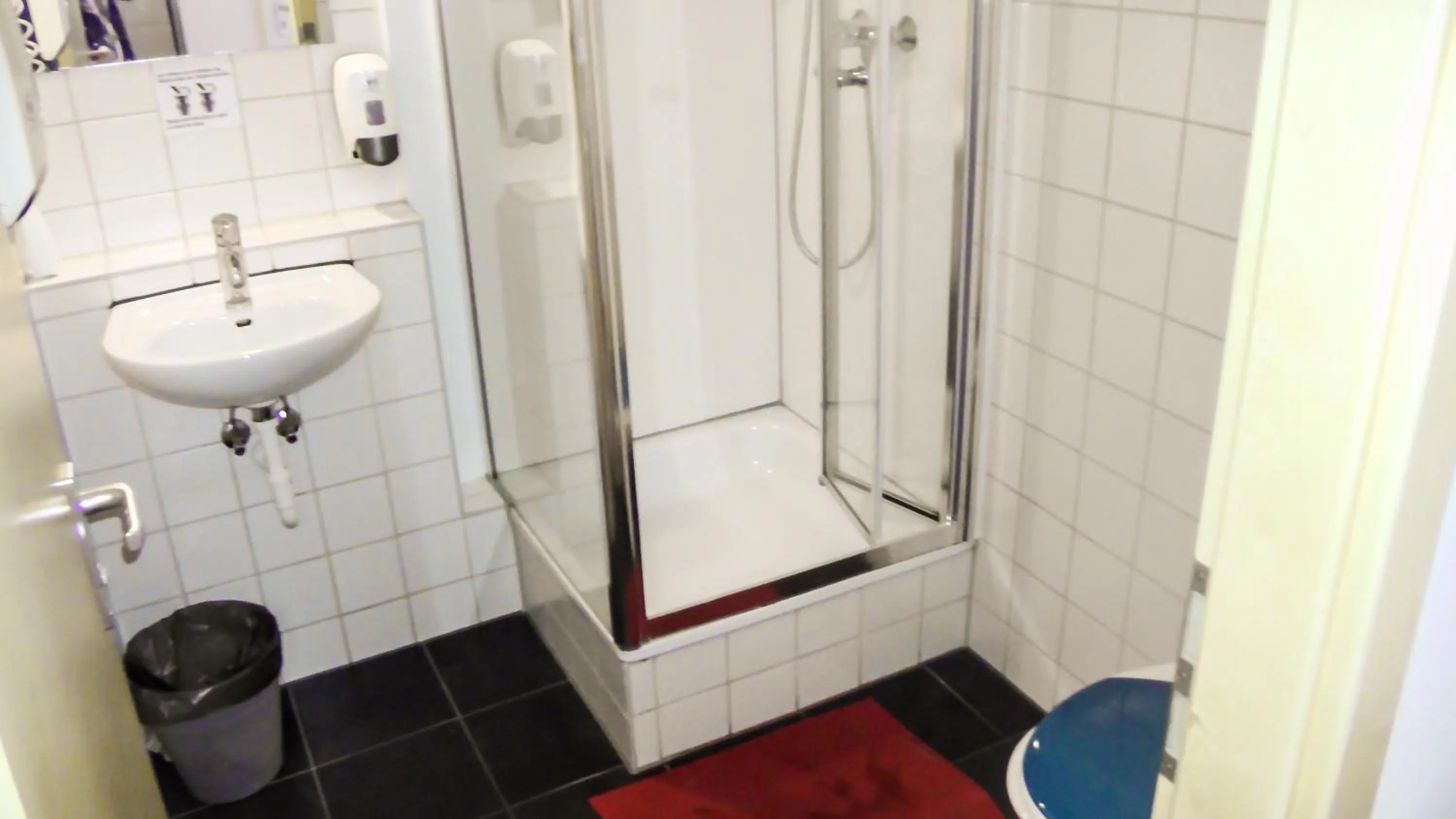 Shower in Hostel Alex 30