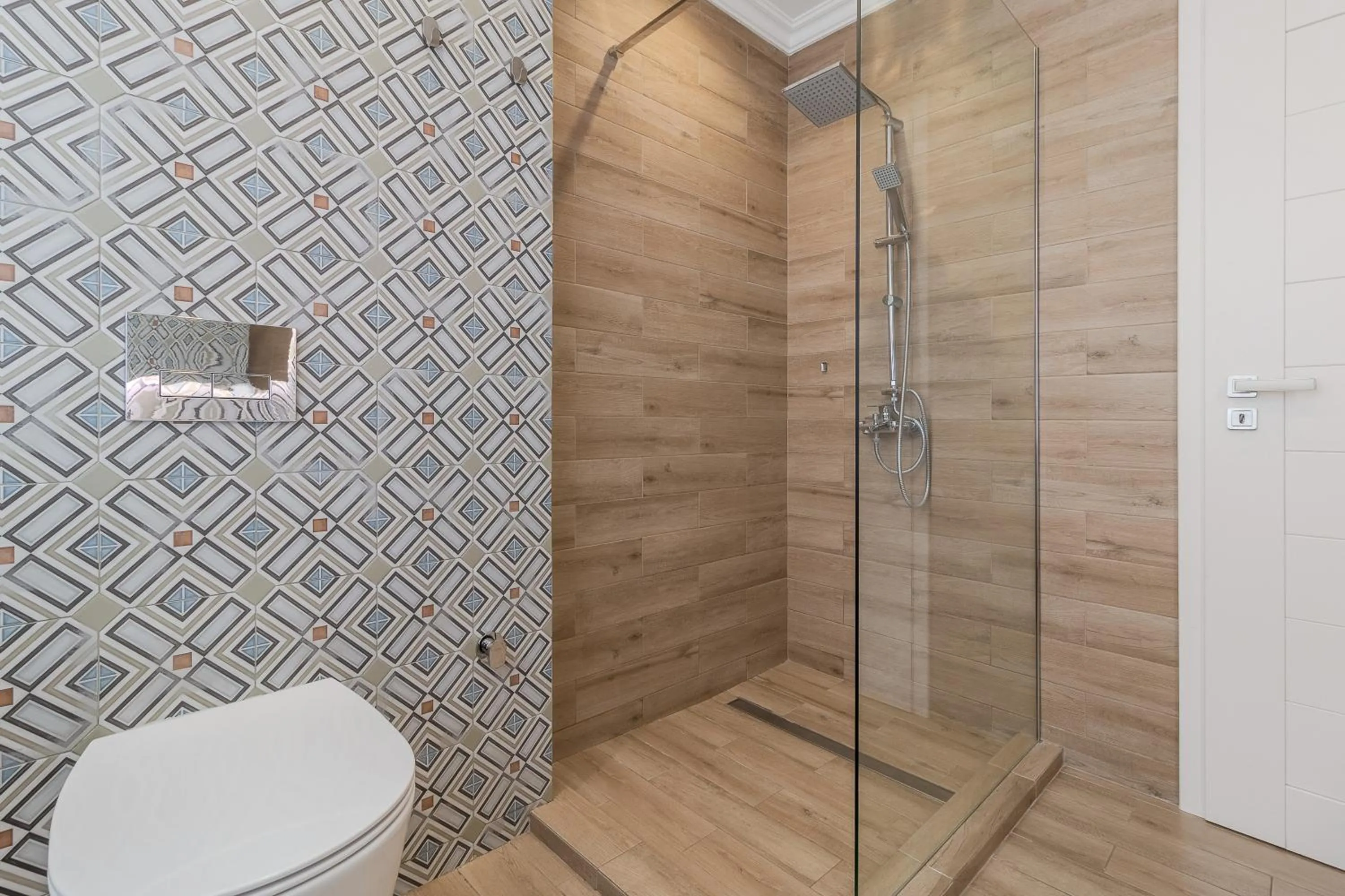 Shower in Dozsa Residence