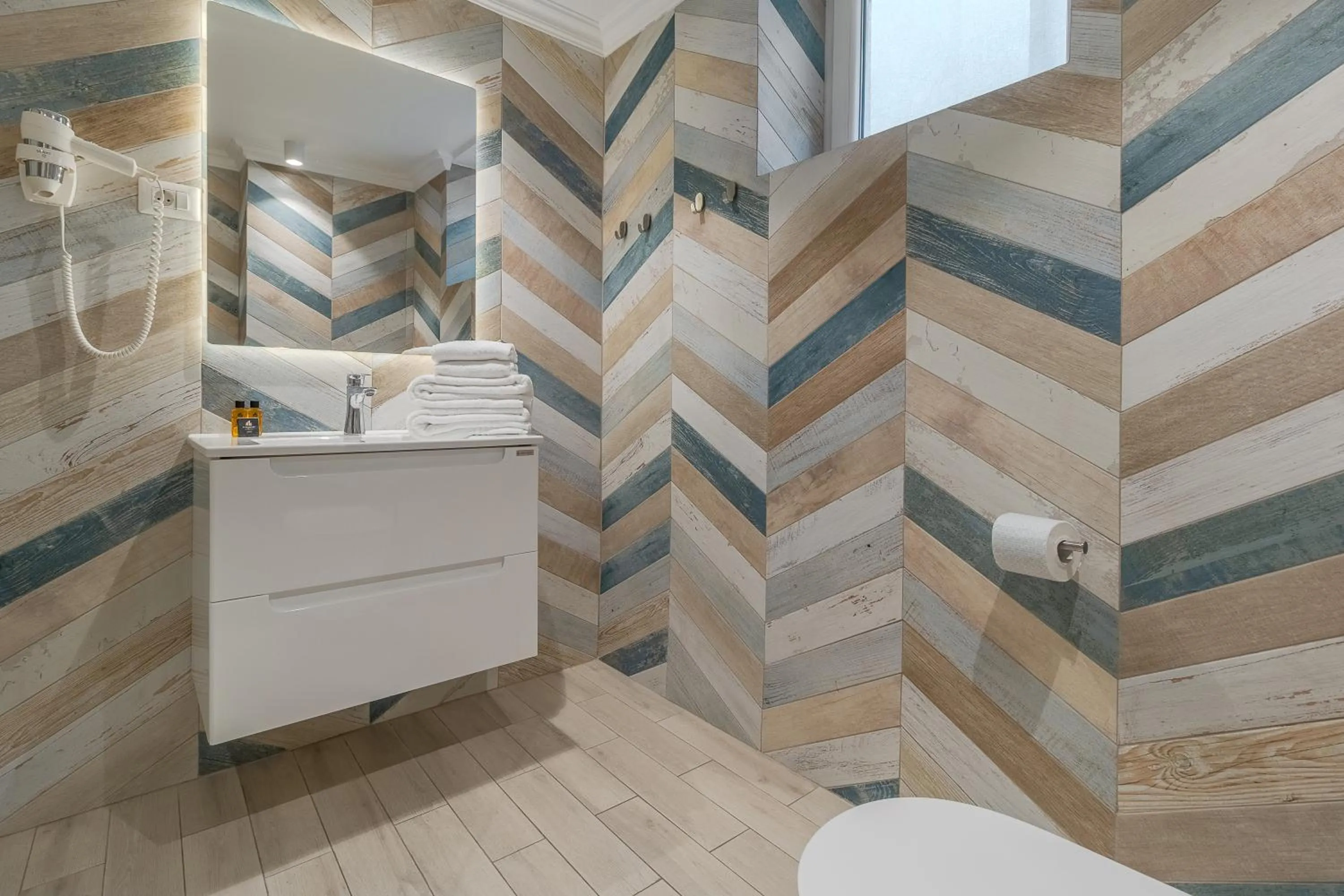 Toilet in Dozsa Residence