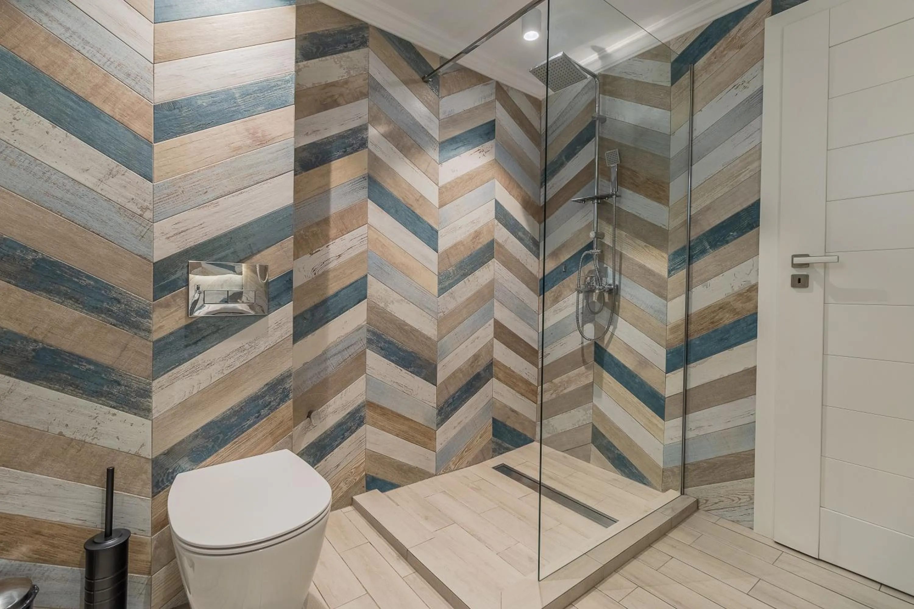 Shower in Dozsa Residence