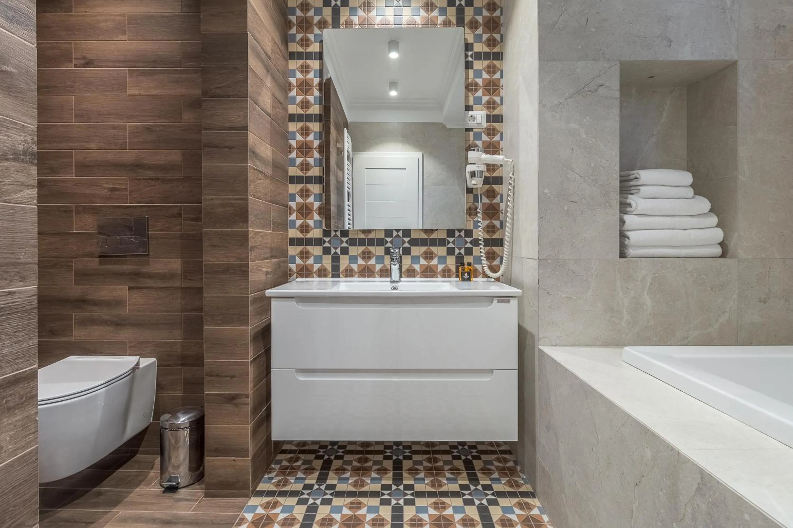 Toilet in Dozsa Residence