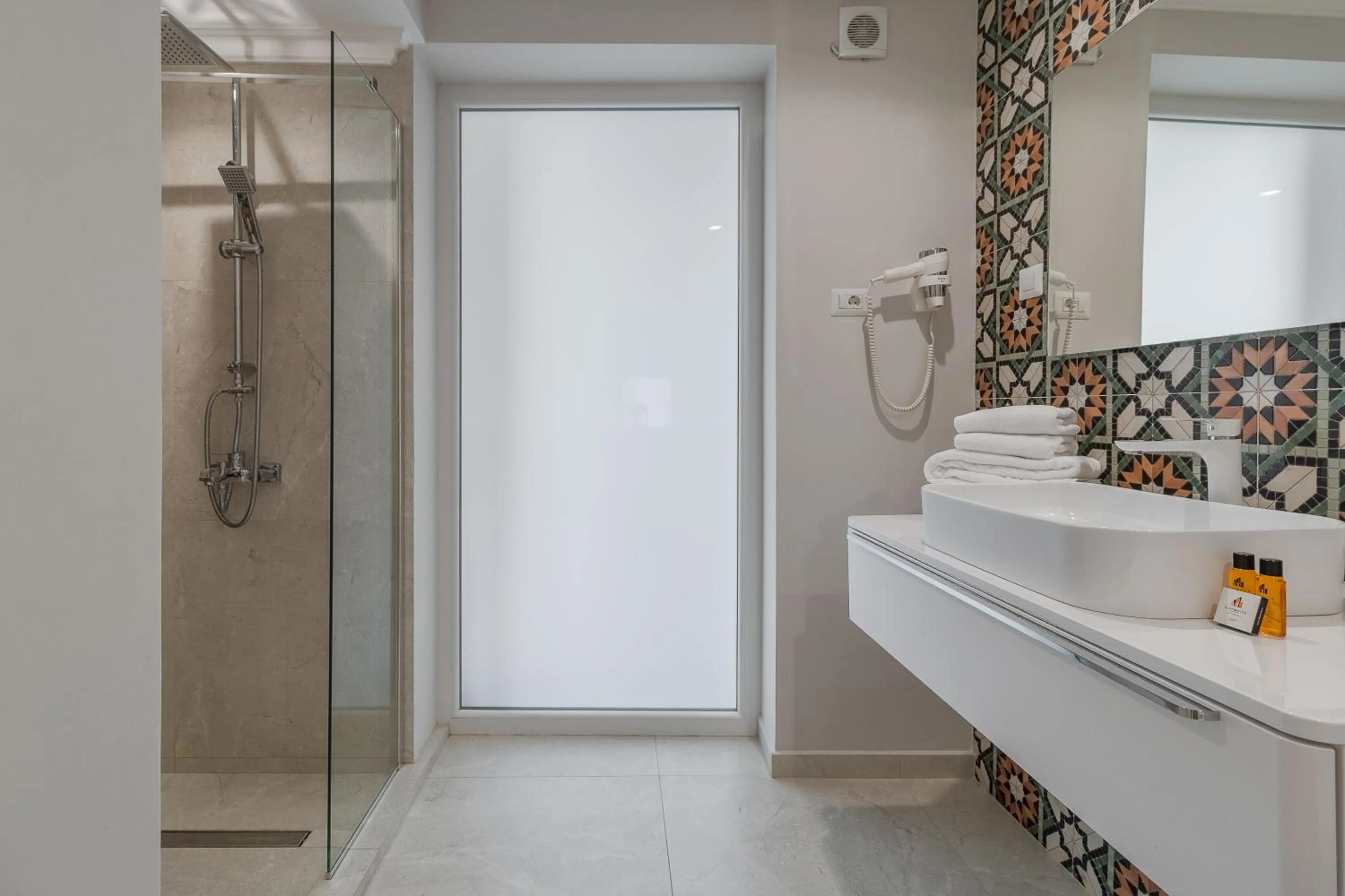 Shower in Dozsa Residence