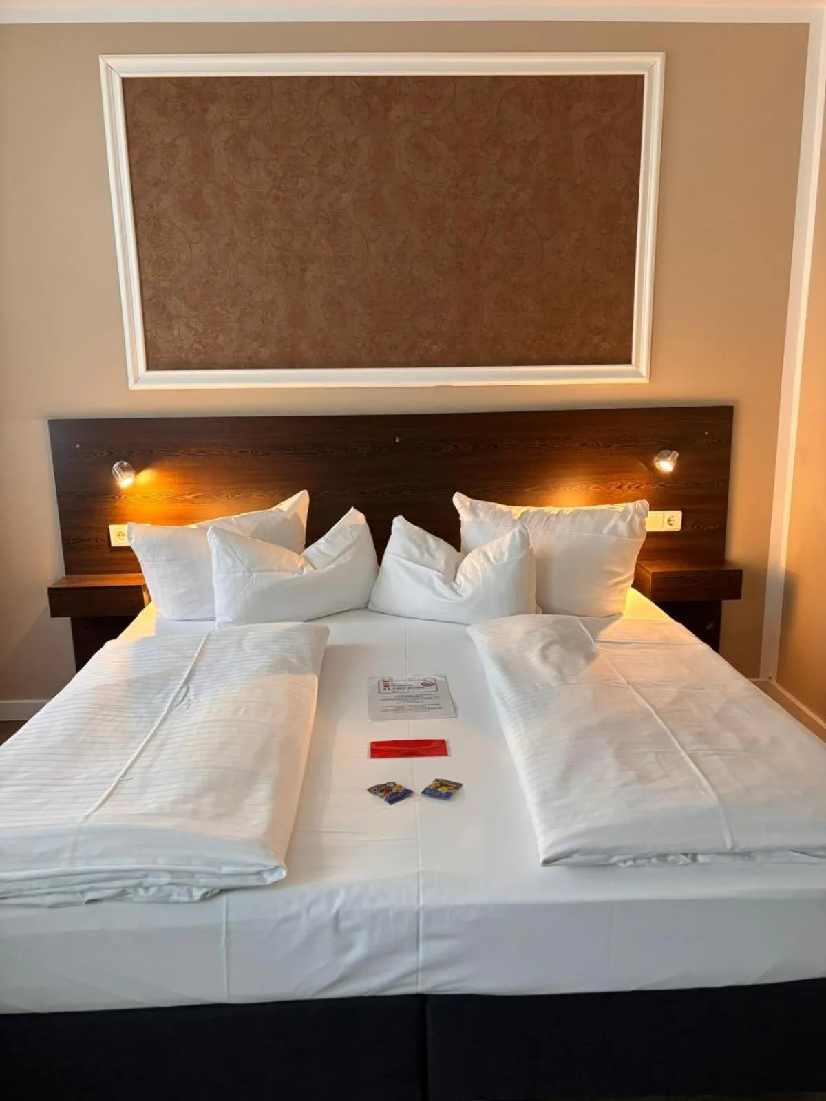 Photo of the whole room, Bed in Hotel Kiez Pension Berlin