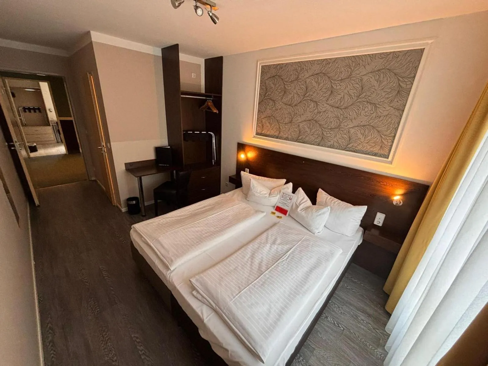 Photo of the whole room, Bed in Hotel Kiez Pension Berlin