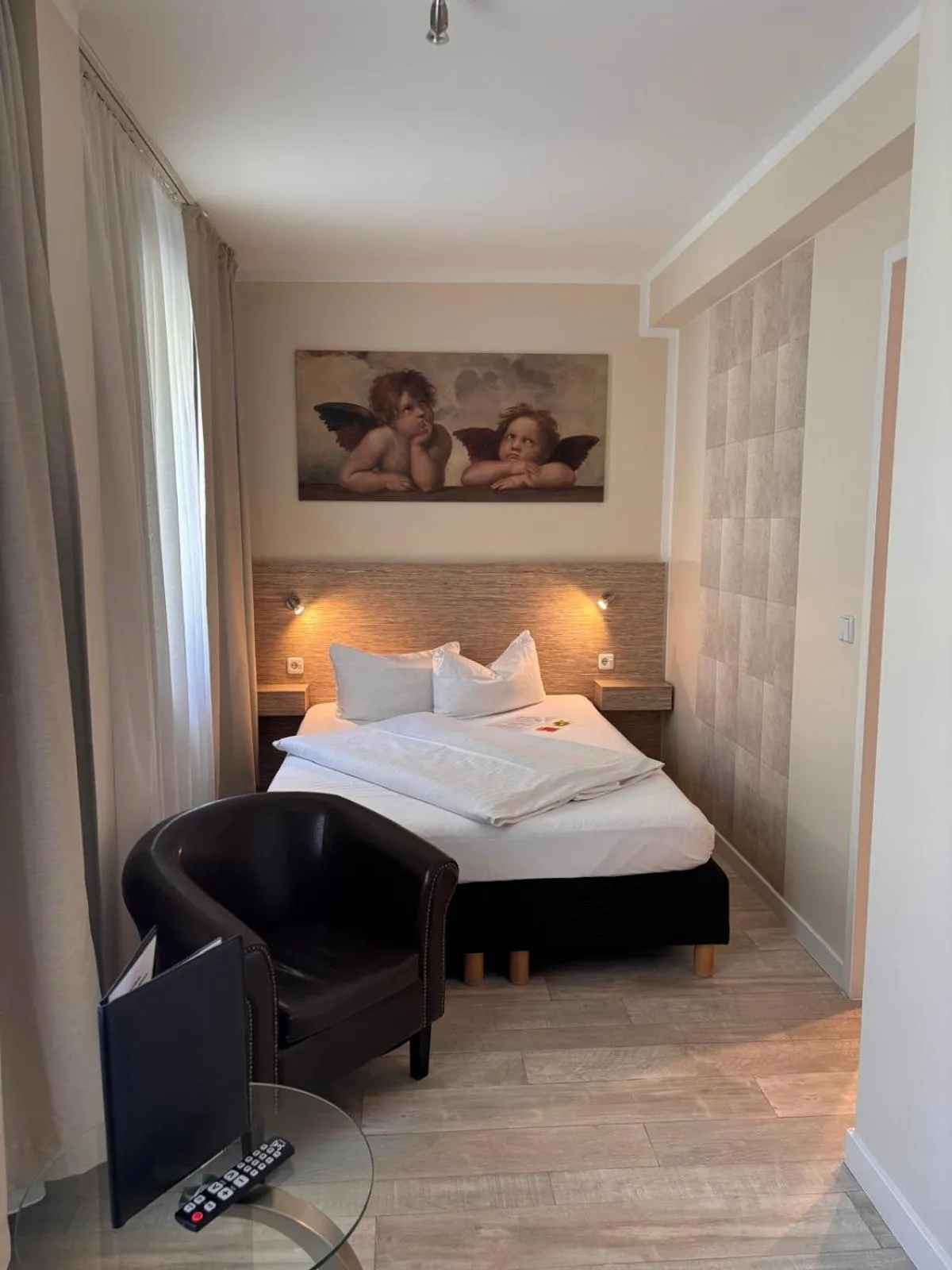 Photo of the whole room, Bed in Hotel Kiez Pension Berlin