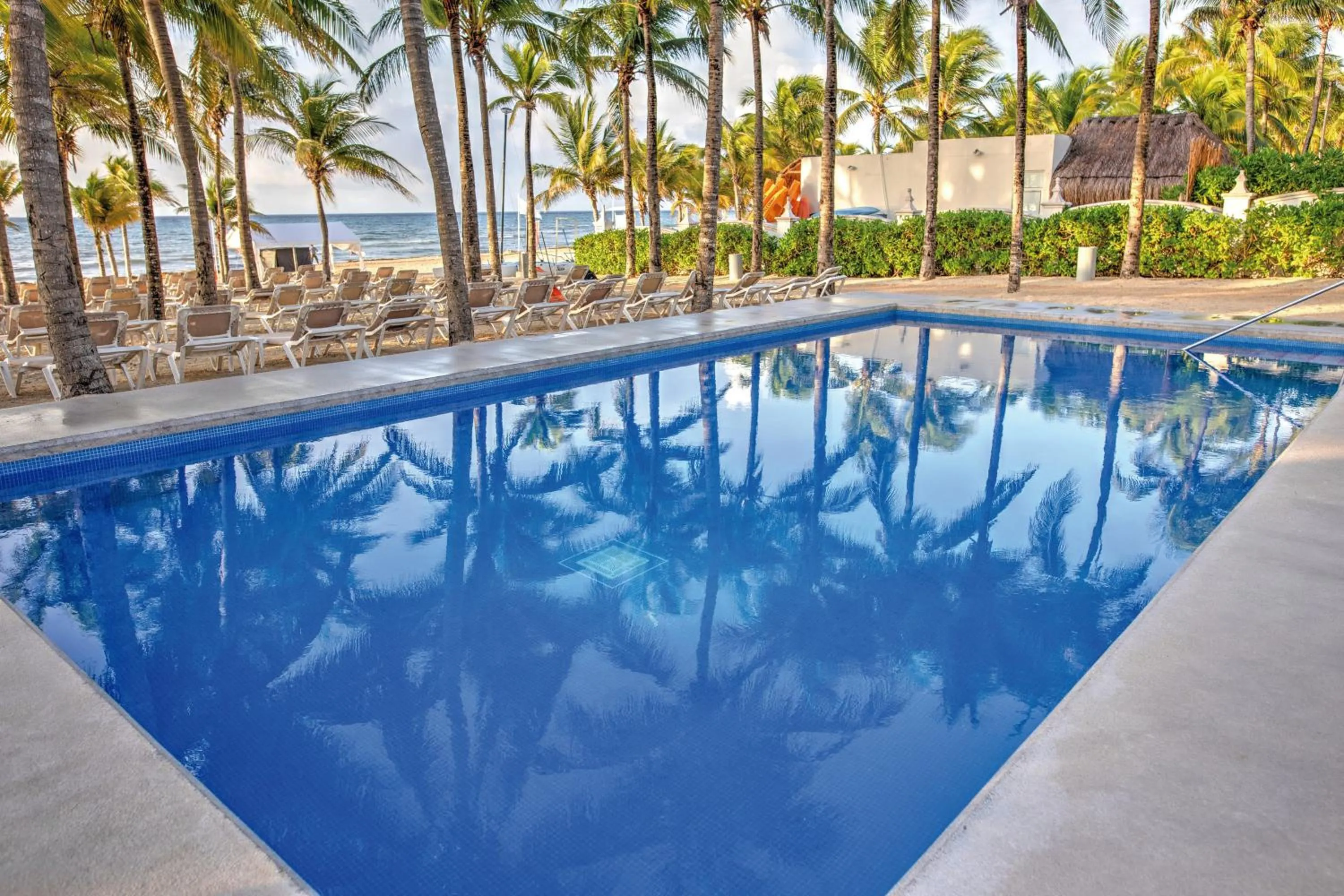 Swimming pool in Riu Lupita - All Inclusive