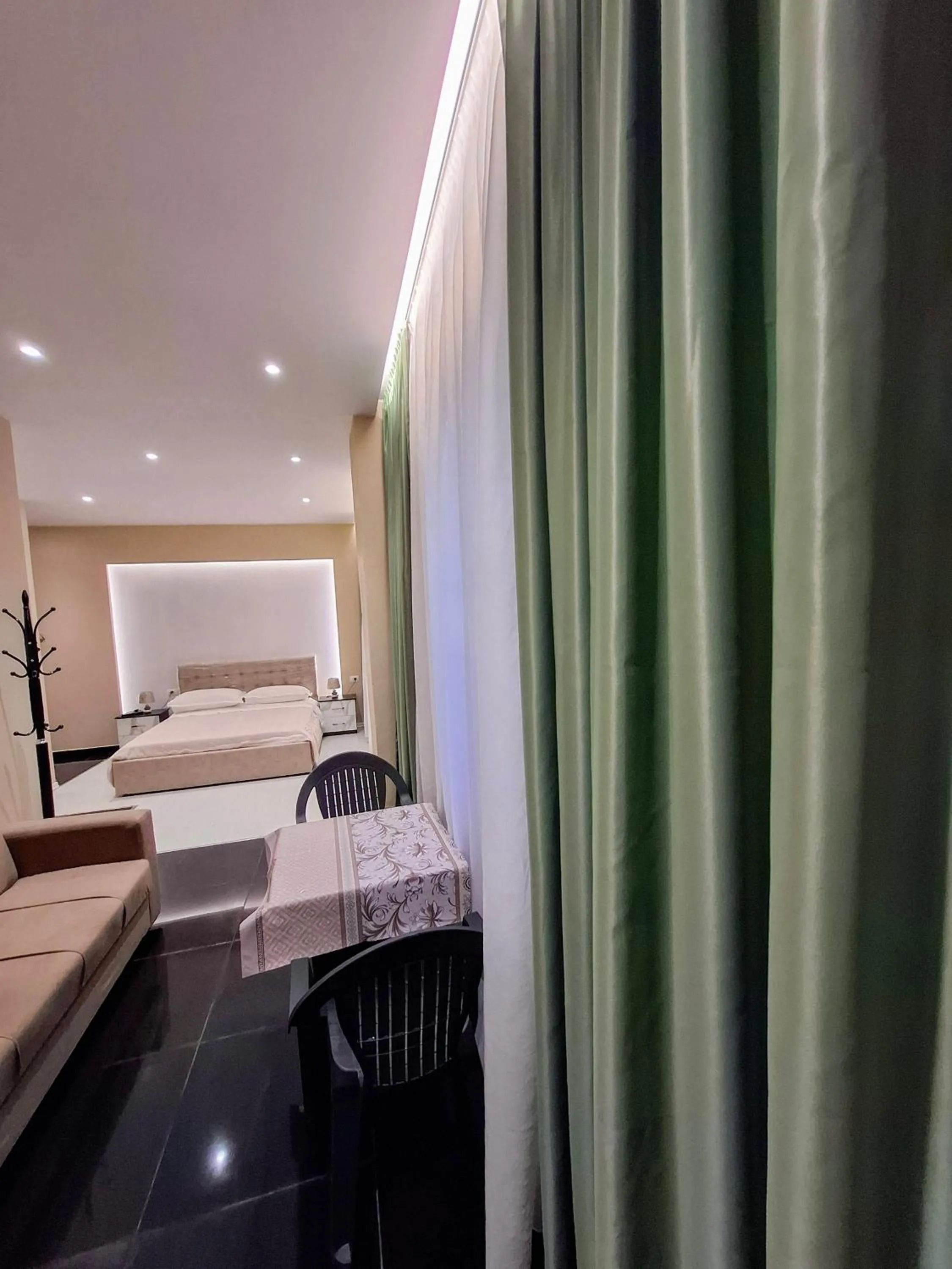 Bed in CityCenterHotel Shkoder