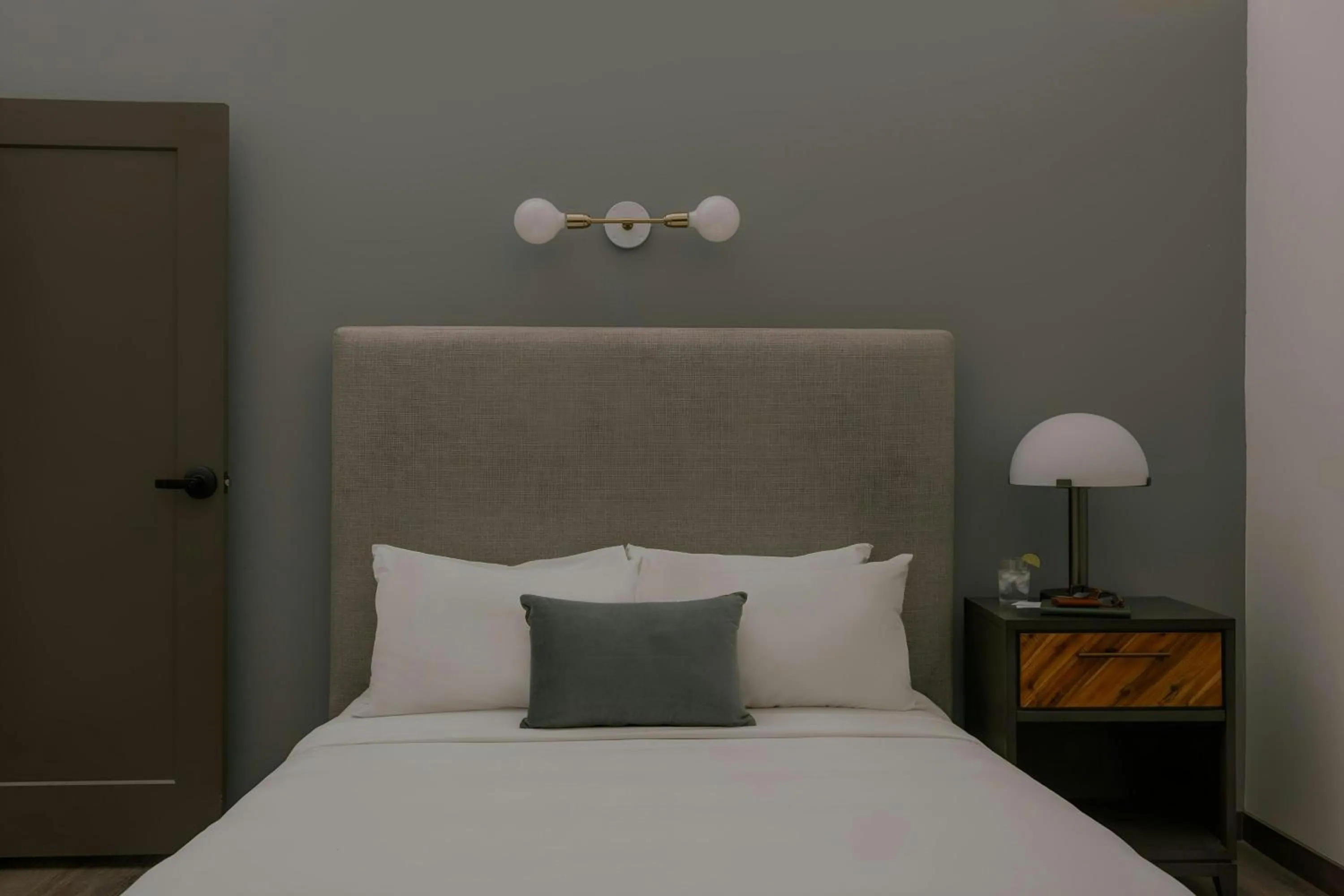 Bedroom, Bed in Sonder by Marriott Bonvoy Gabriel Richard Apartments Downtown