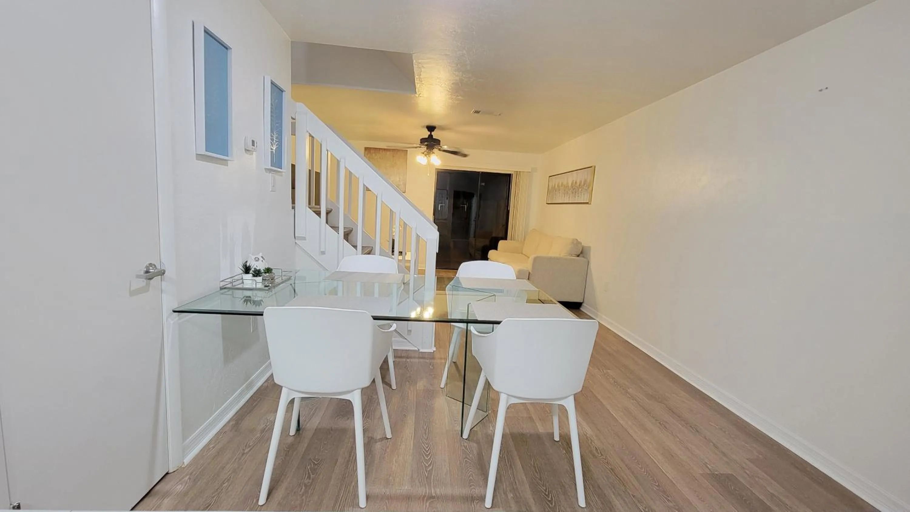 Dinner in Comfortable Townhome 2BR 1-5BA - Near UF & Shopping Dining