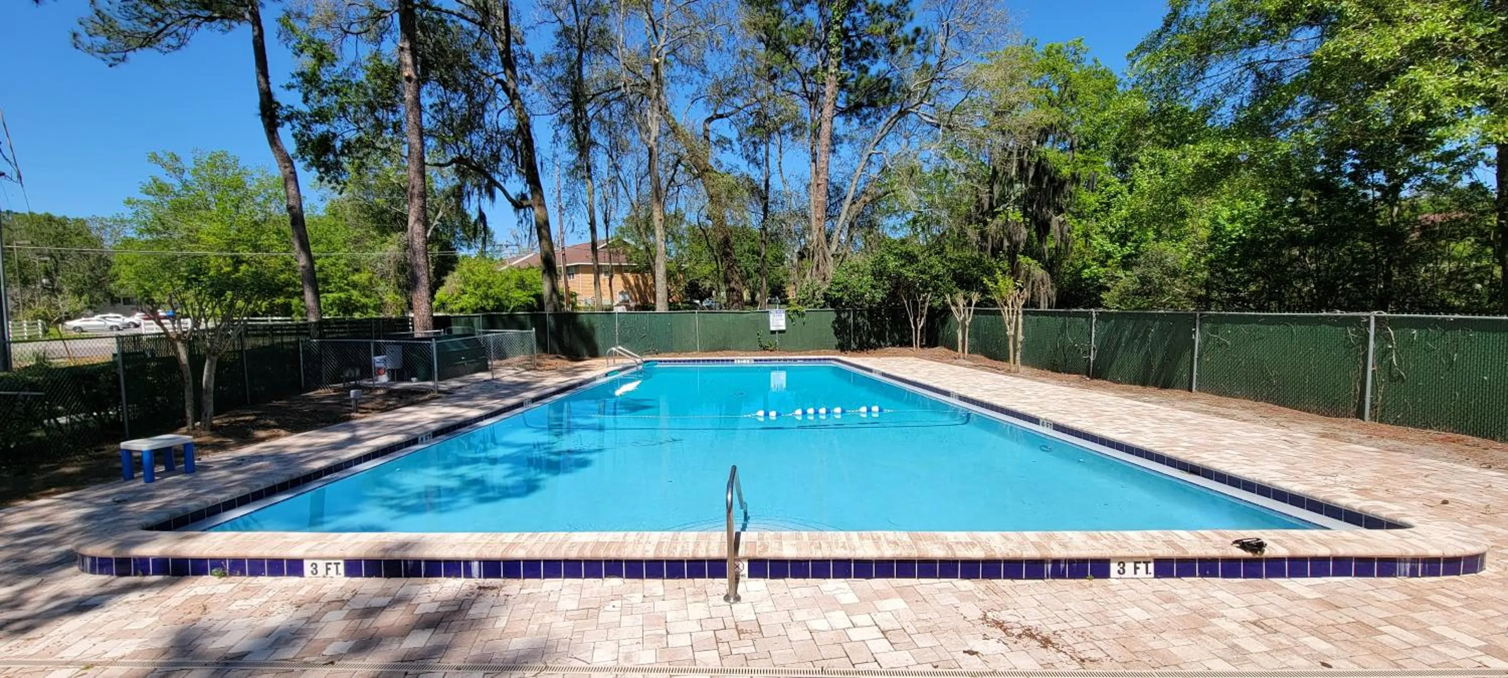 Property building in Comfortable Townhome 2BR 1-5BA - Near UF & Shopping Dining