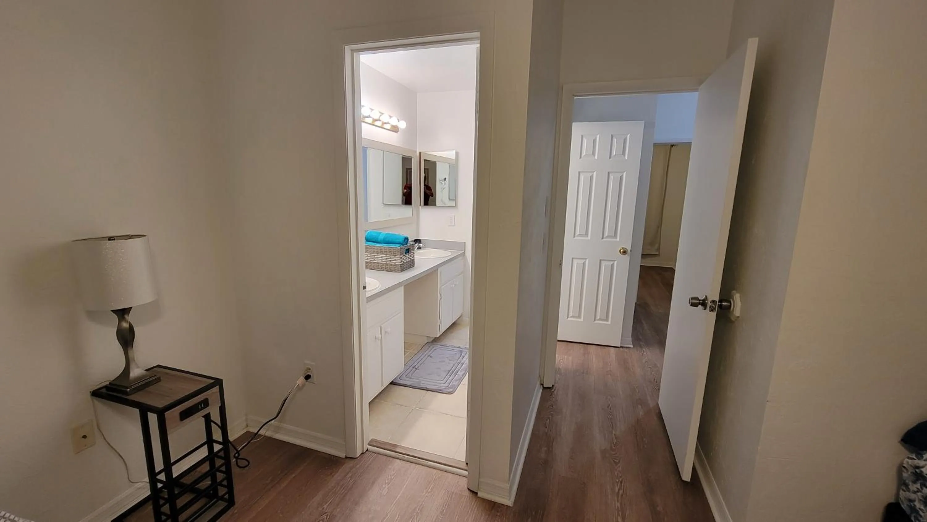 Bathroom in Comfortable Townhome 2BR 1-5BA - Near UF & Shopping Dining