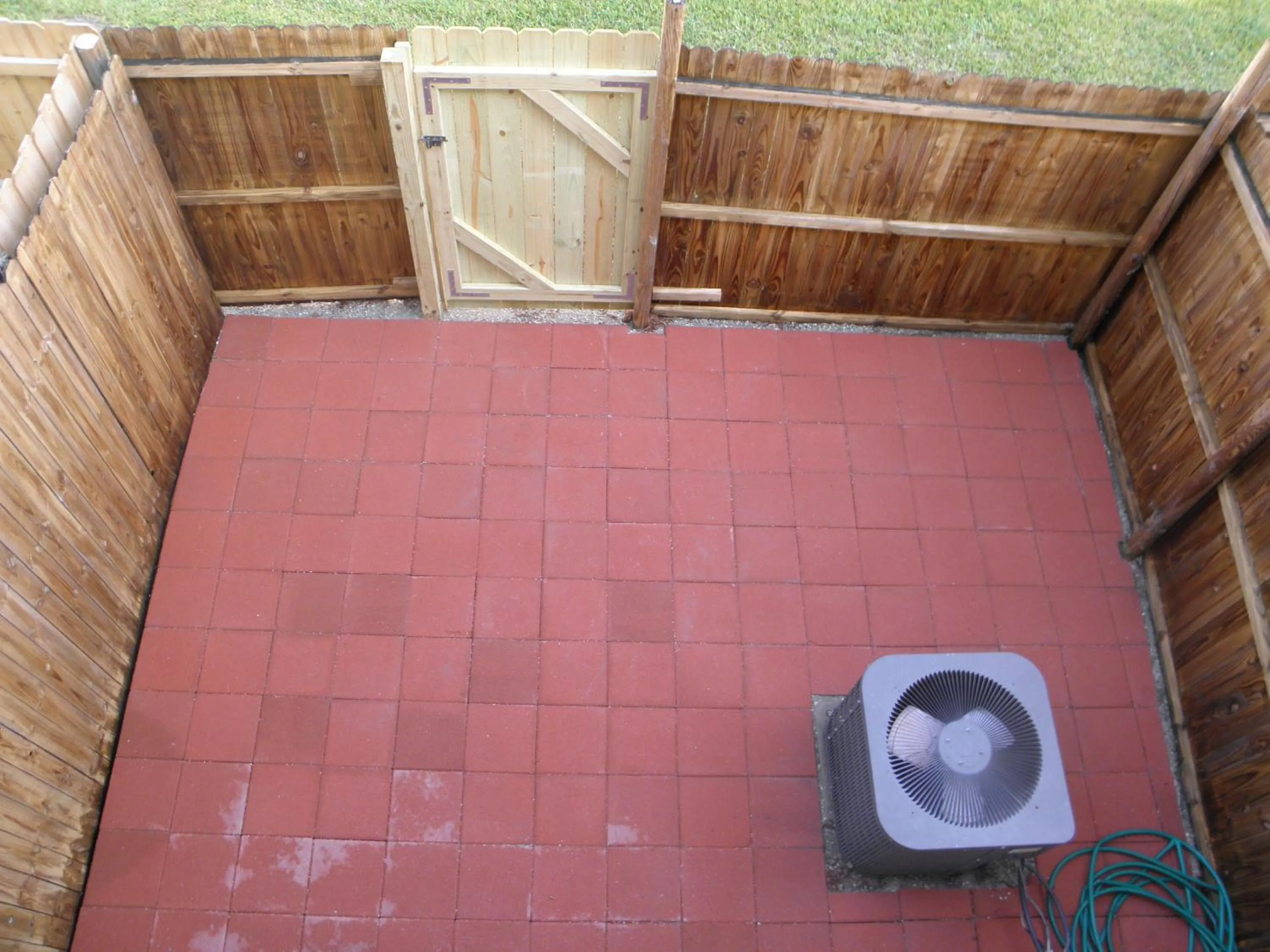 Balcony/Terrace in Comfortable Townhome 2BR 1-5BA - Near UF & Shopping Dining