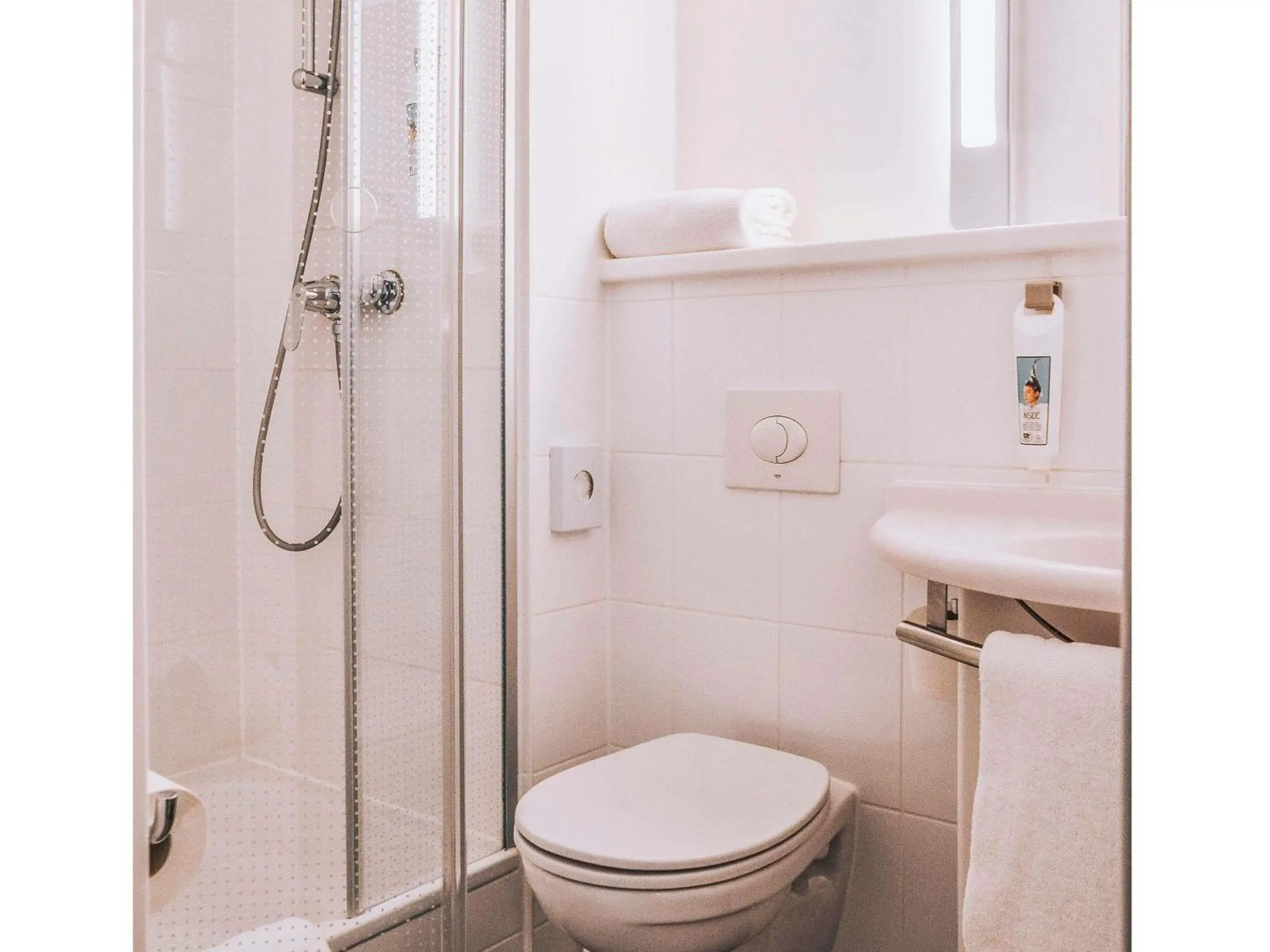 Bedroom in ibis Hotel Frankfurt Airport Bedroom in ibis Hotel Frankfurt Airport