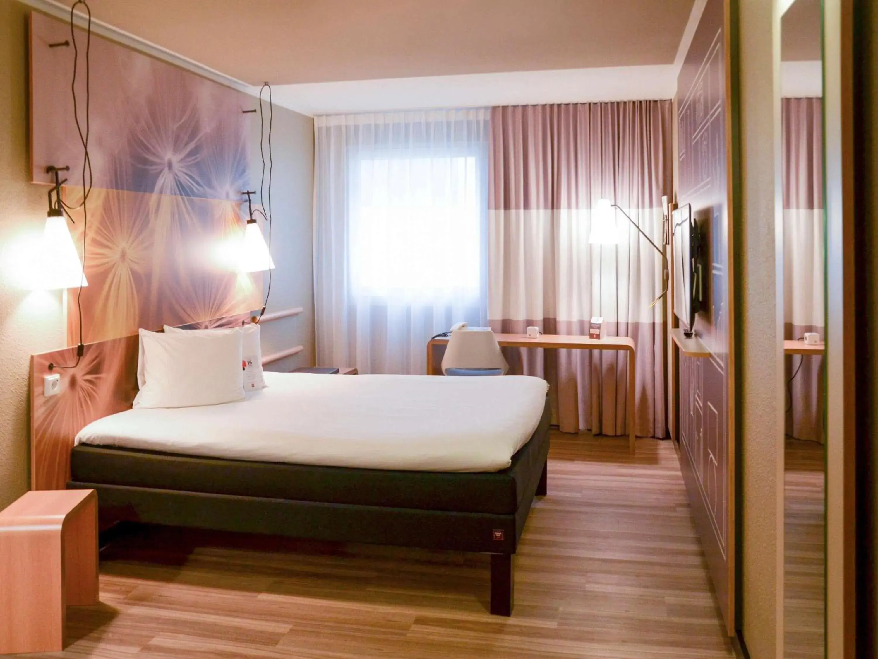 Bedroom, Bed in ibis Hotel Frankfurt Airport Bedroom, Bed in ibis Hotel Frankfurt Airport