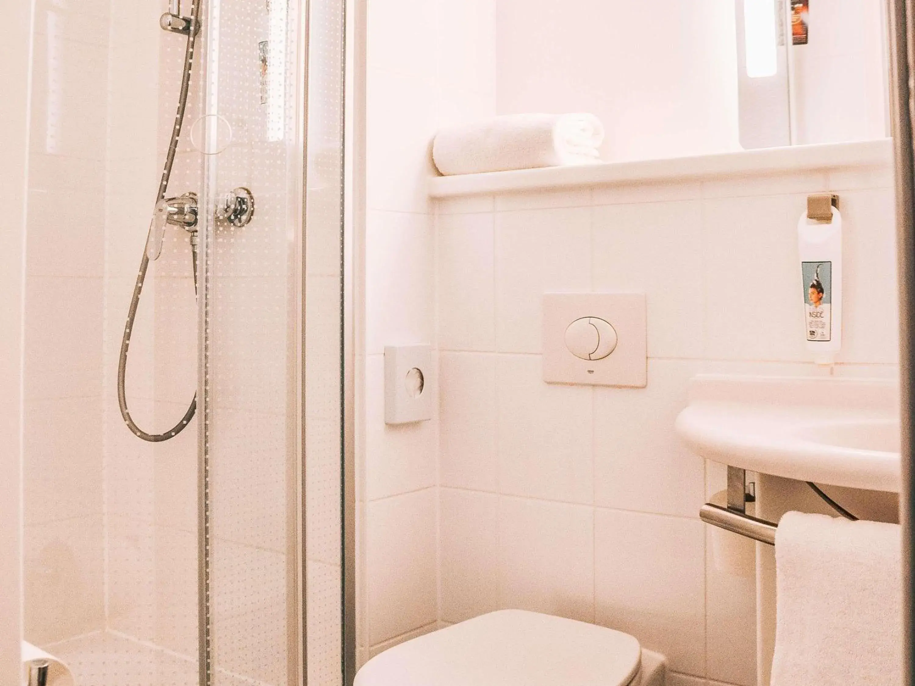 Bedroom in ibis Hotel Frankfurt Airport Bedroom in ibis Hotel Frankfurt Airport