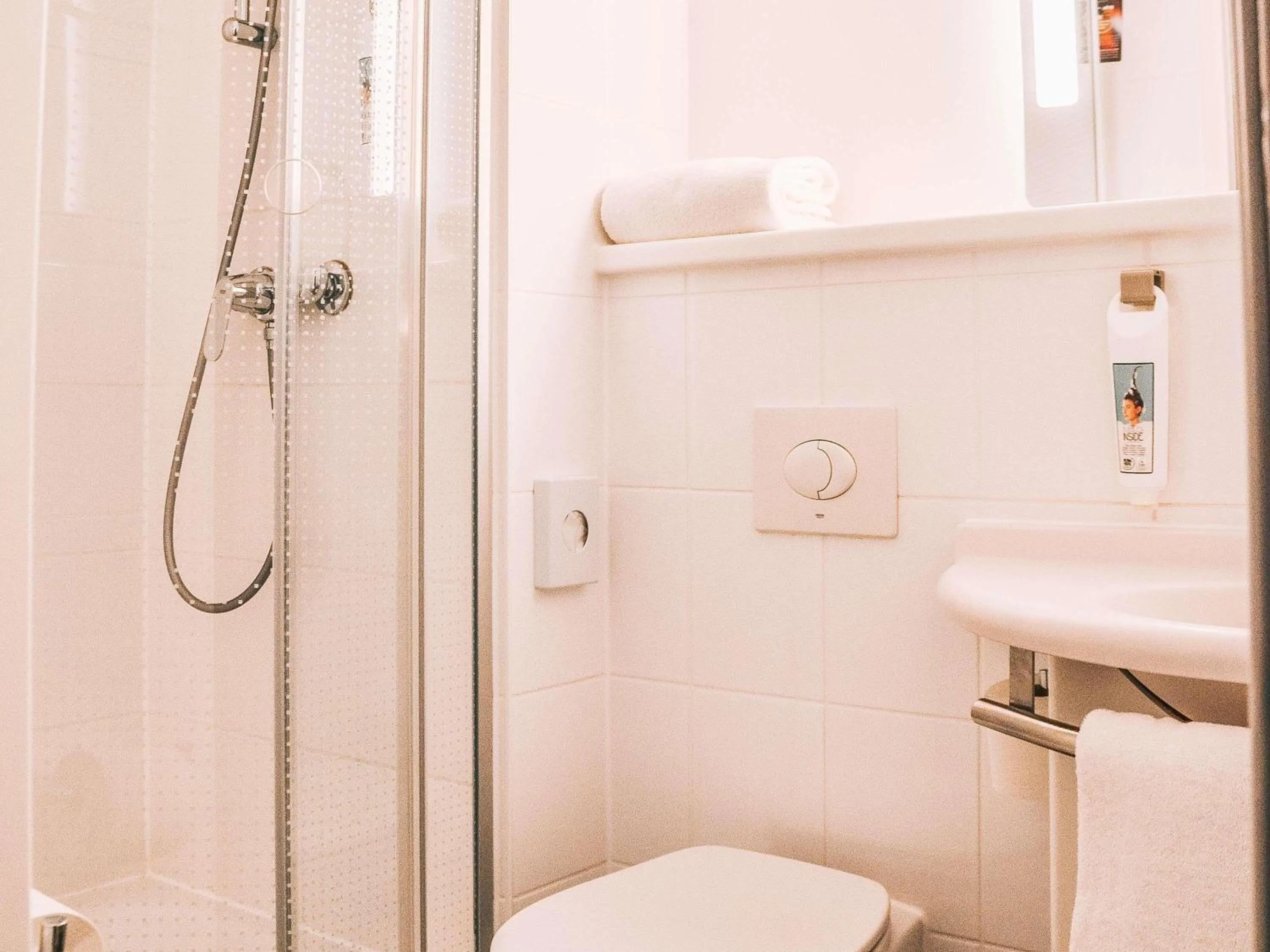 Bedroom in ibis Hotel Frankfurt Airport