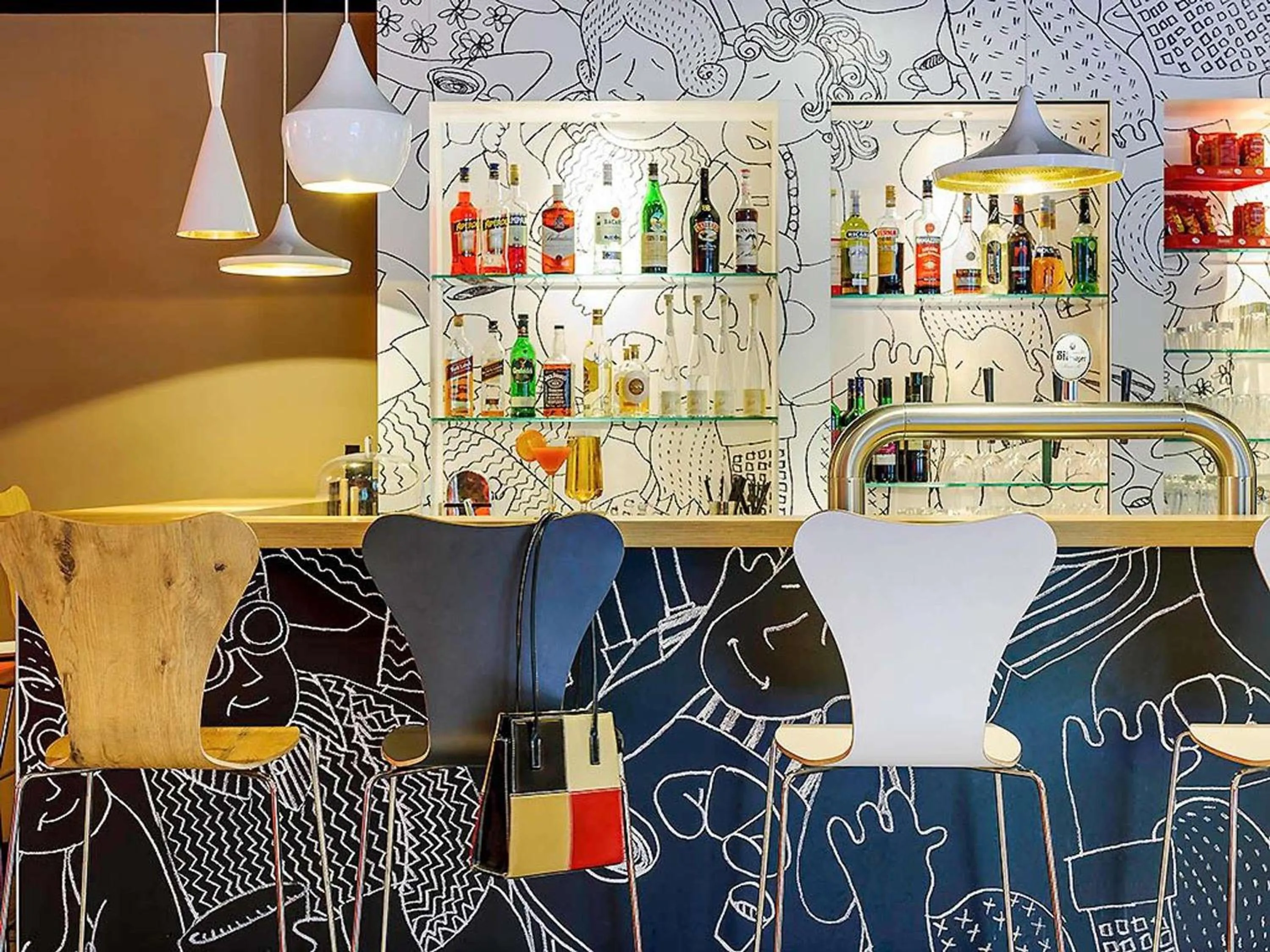 Lounge or bar in ibis Hotel Frankfurt Airport