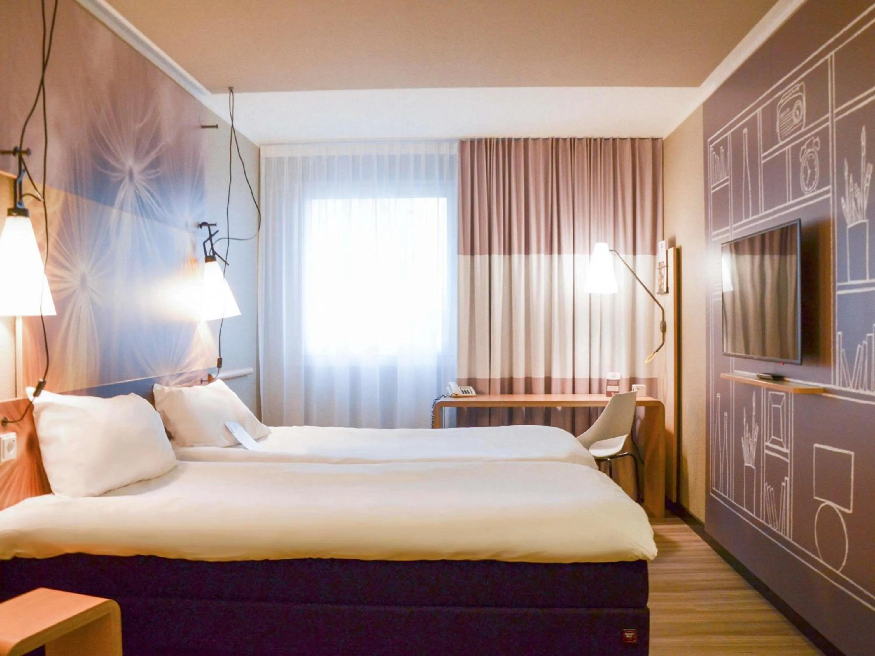 Bedroom, Bed in ibis Hotel Frankfurt Airport