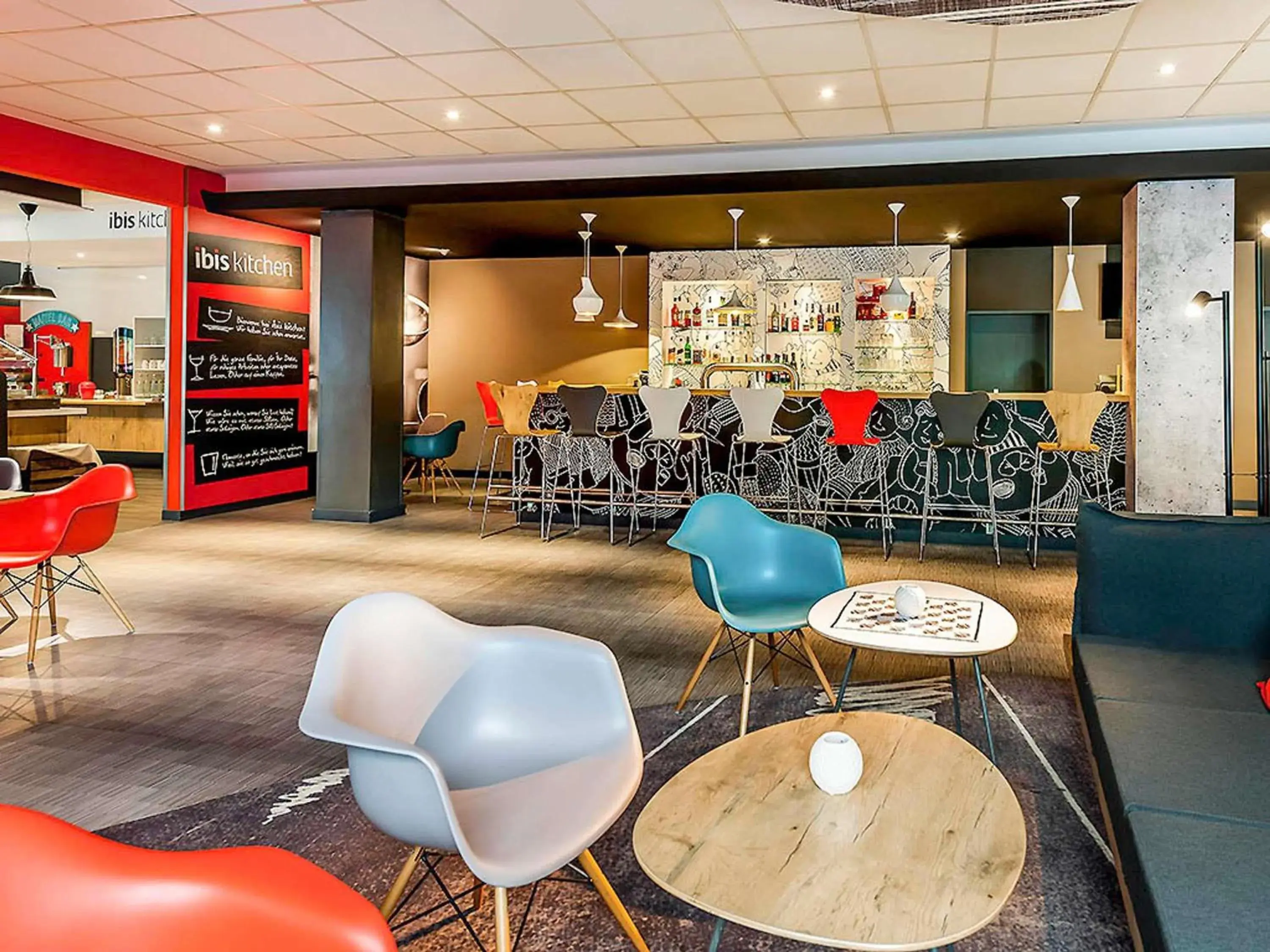 Lounge or bar in ibis Hotel Frankfurt Airport Lounge or bar in ibis Hotel Frankfurt Airport