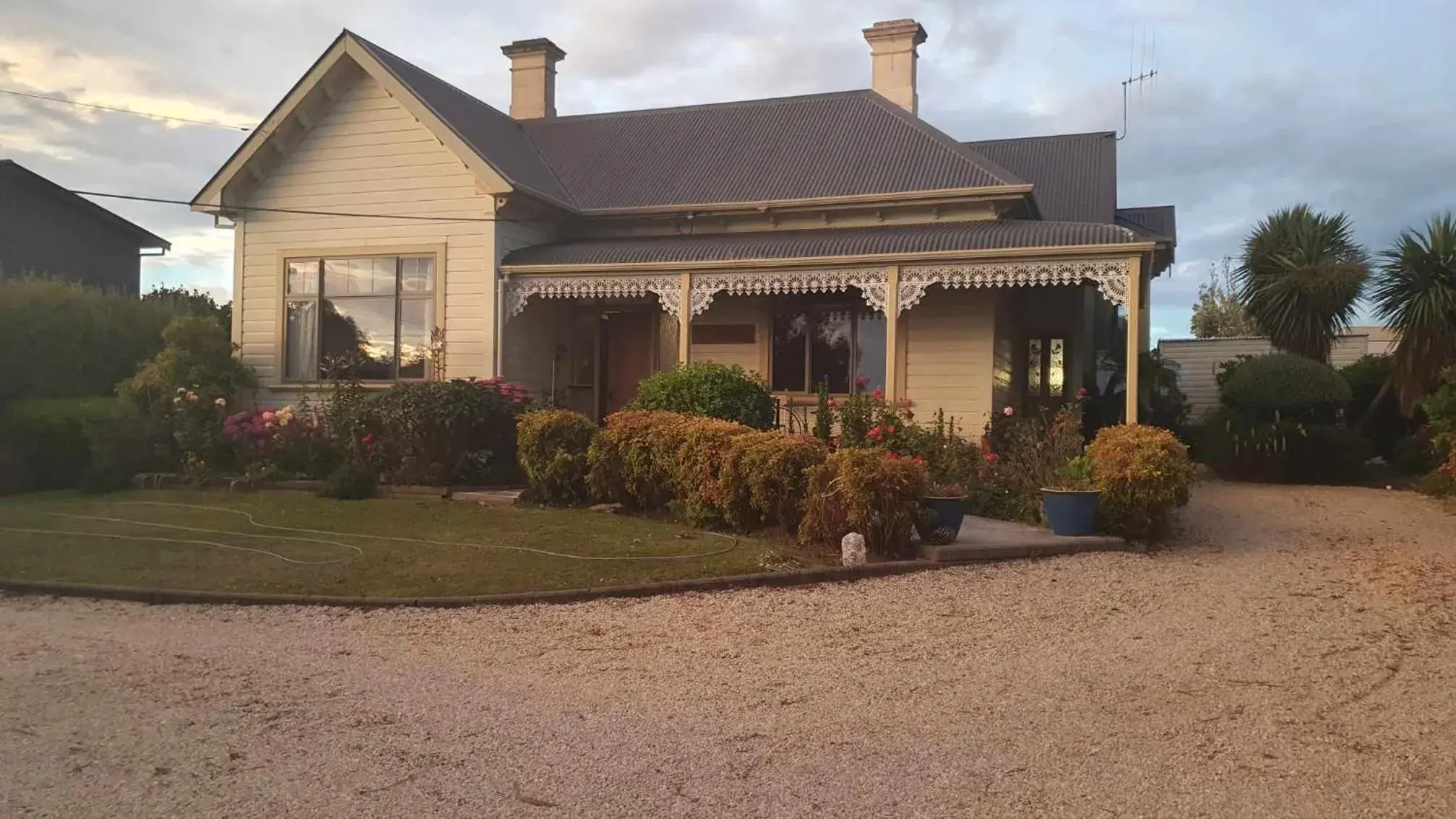 Two-Bedroom House in Century House B & B flatlette Two-Bedroom House in Century House B & B flatlette