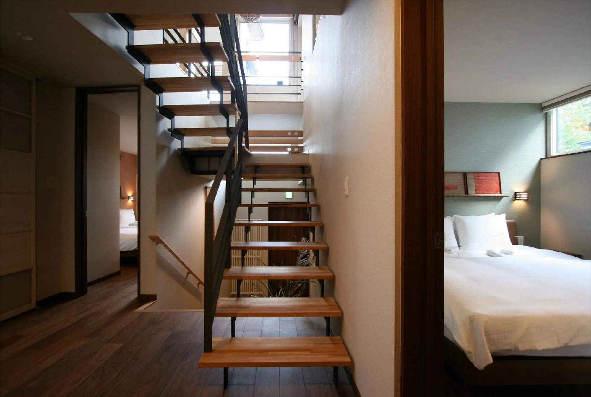 Facade/entrance, Bed in MOKUREN