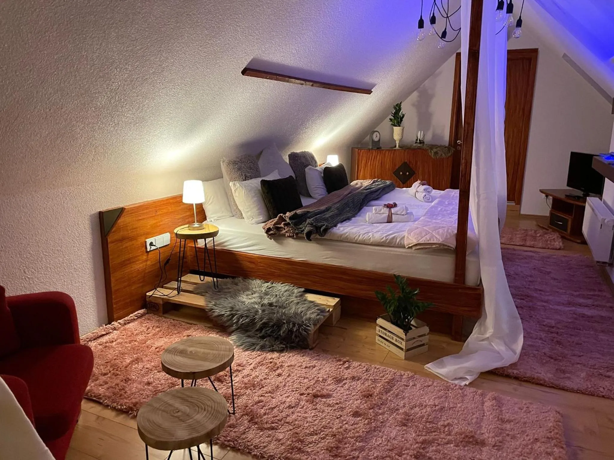 Bed in Berghotel Drei Brüder Höhe