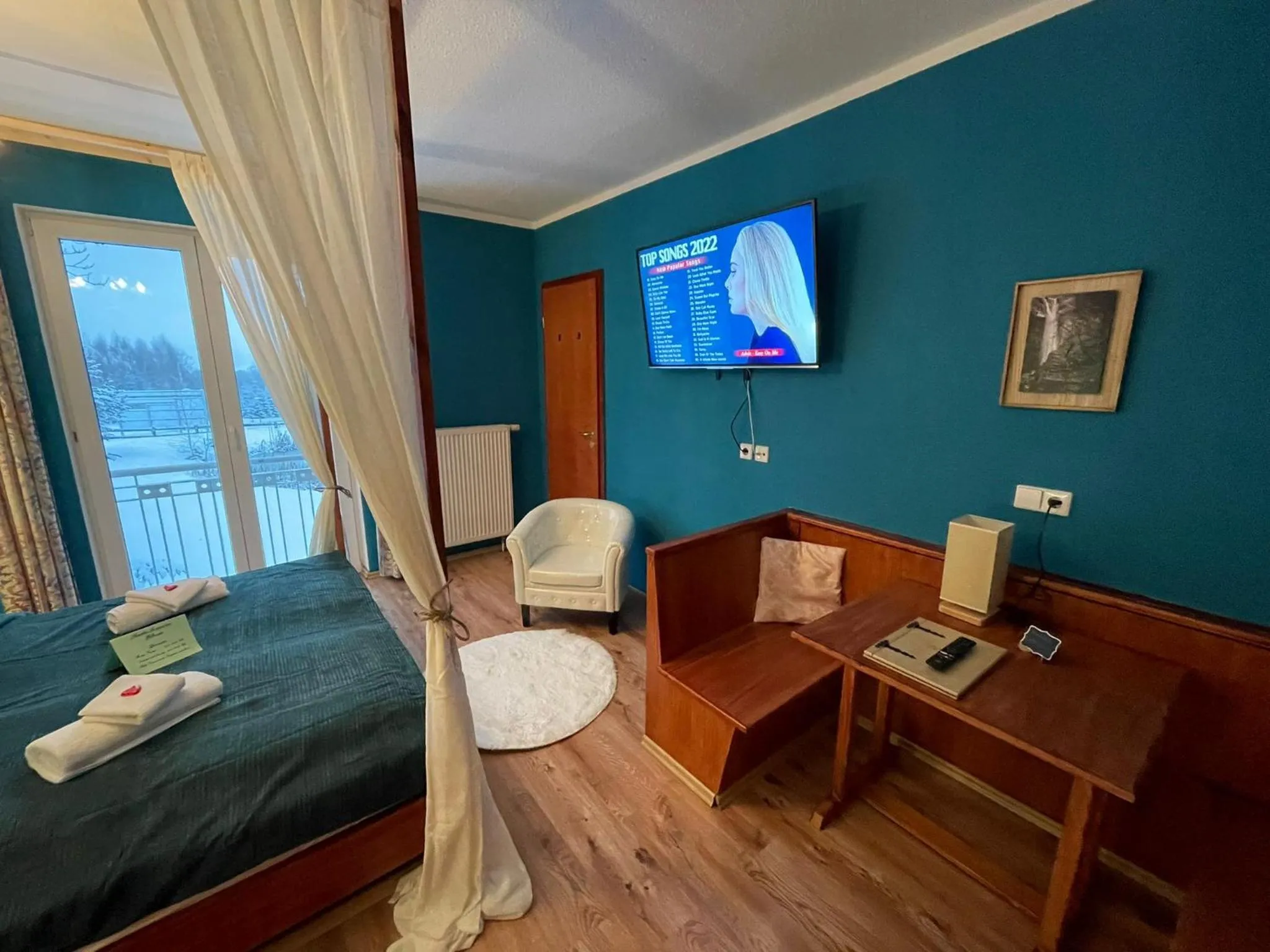 Bed in Berghotel Drei Brüder Höhe