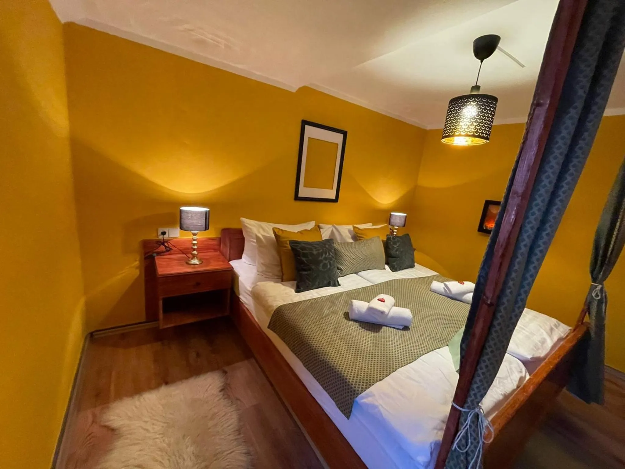 Bed in Berghotel Drei Brüder Höhe