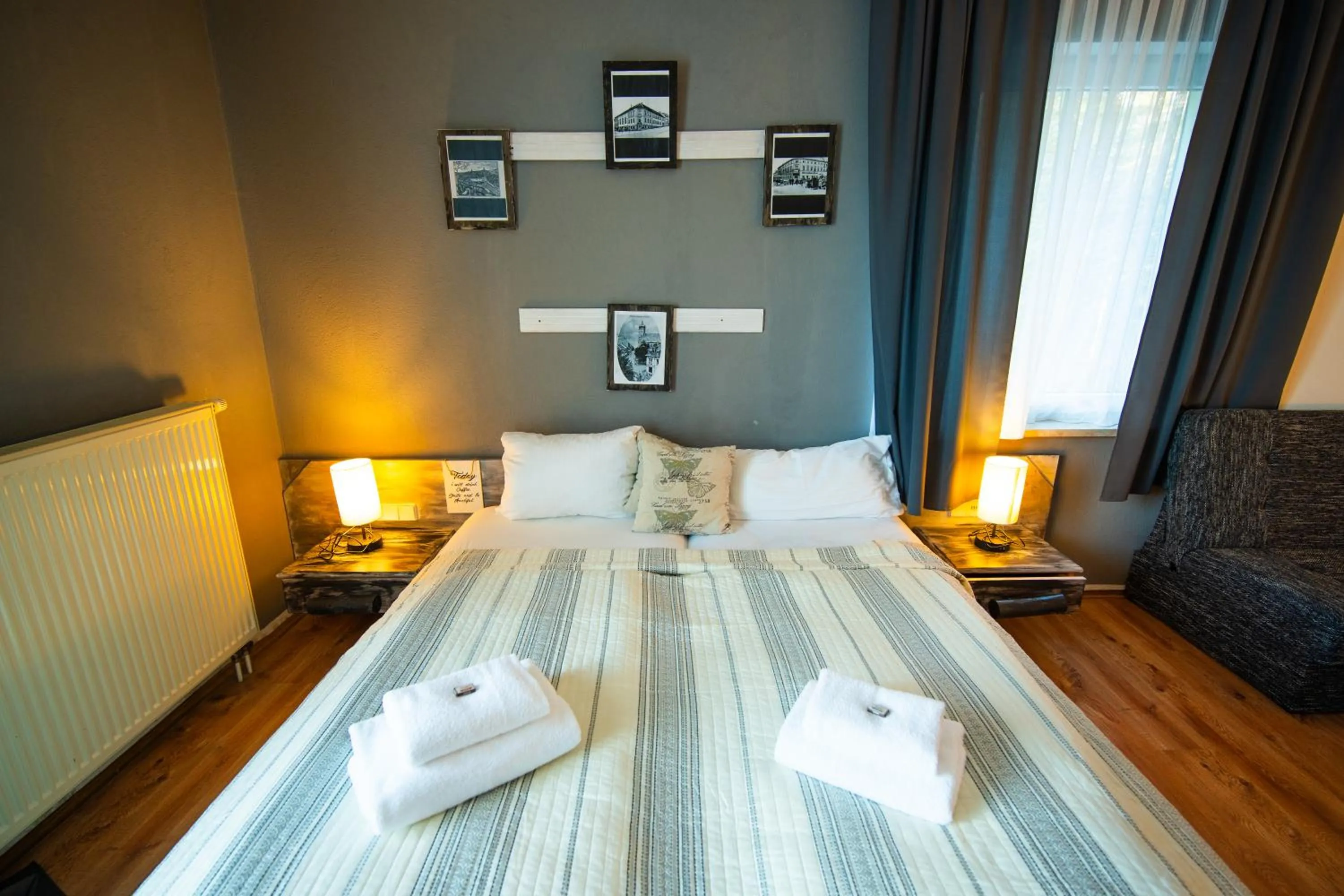 Bed in Berghotel Drei Brüder Höhe