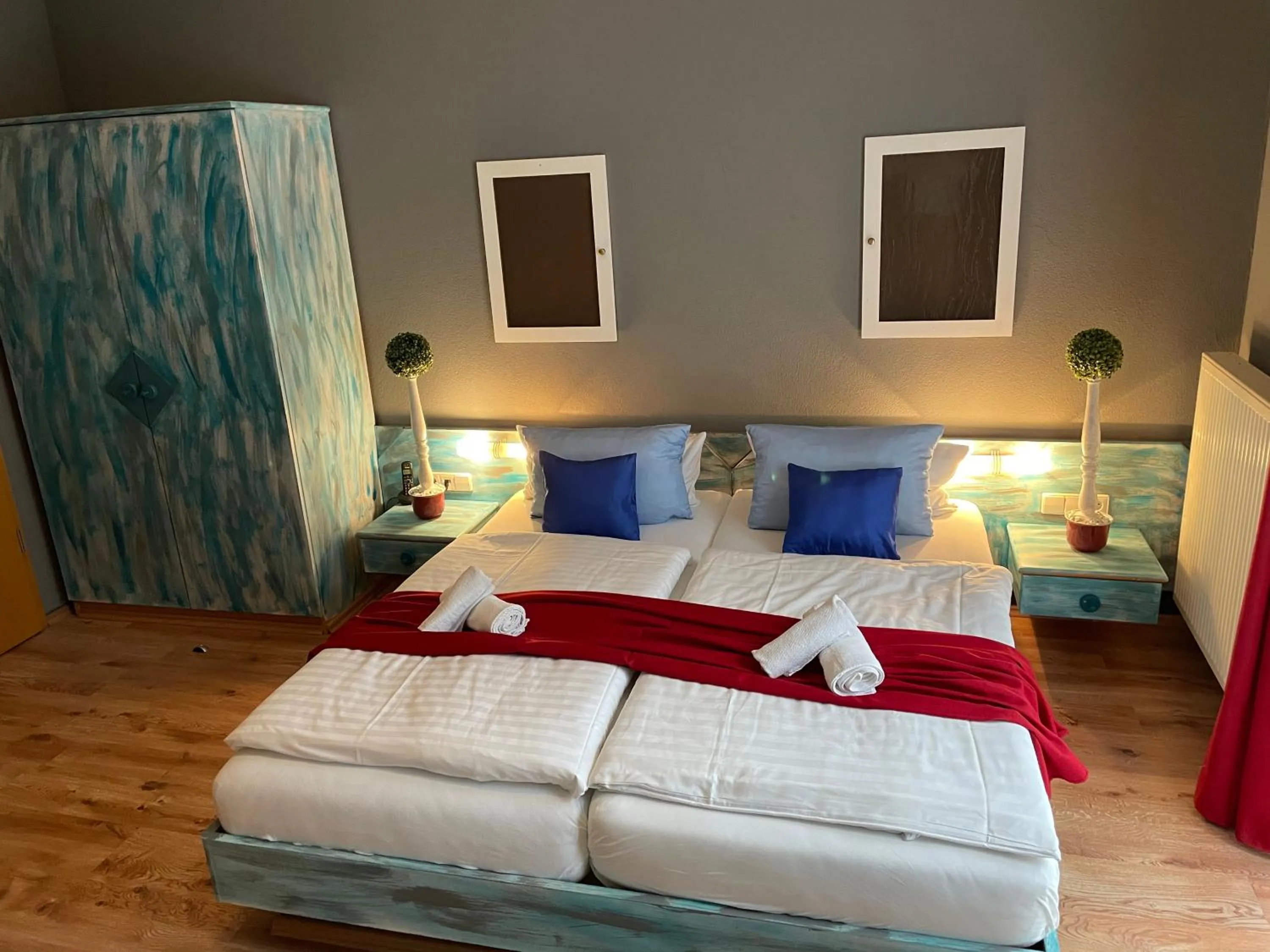 Bed in Berghotel Drei Brüder Höhe